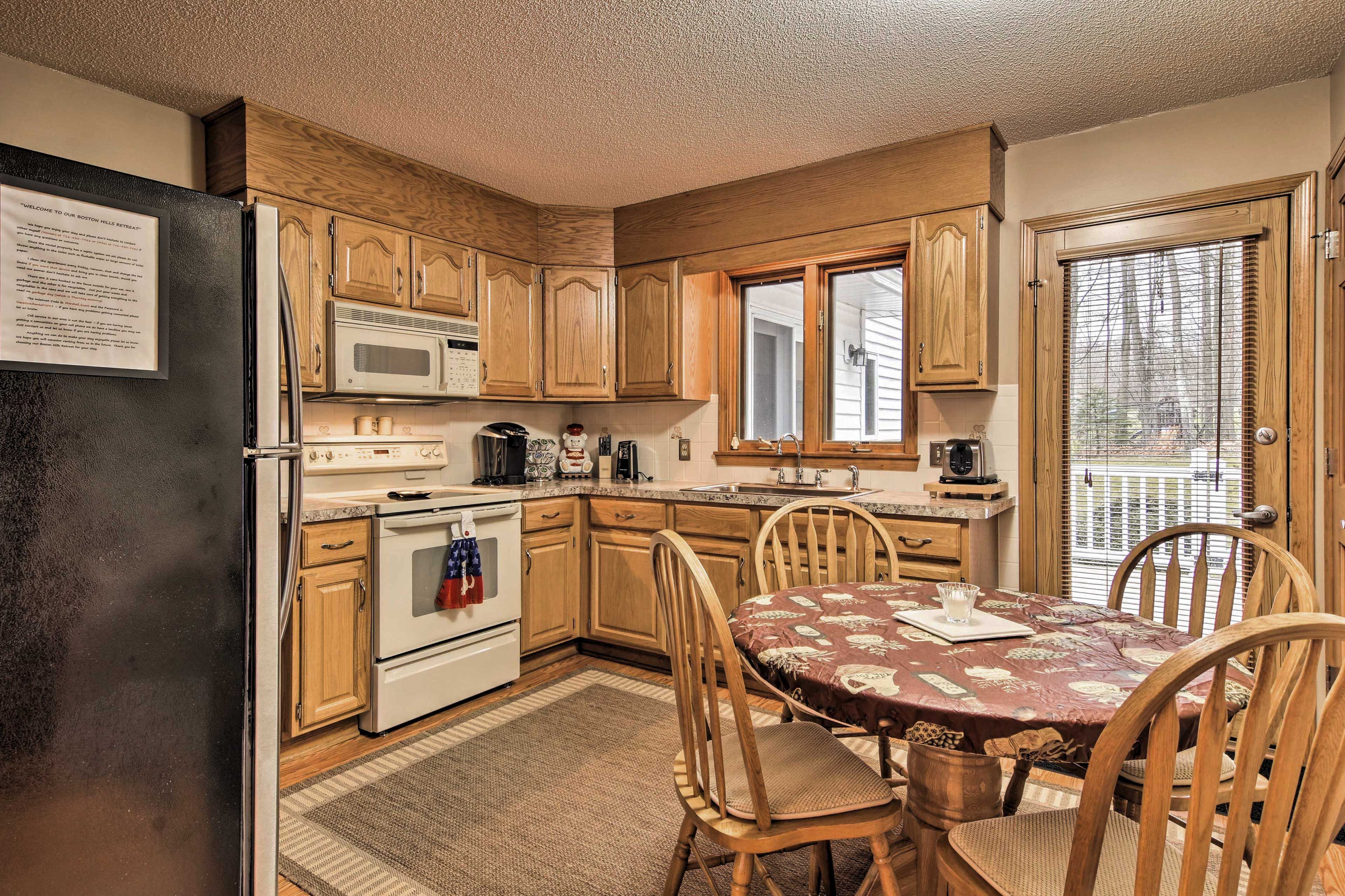 Fully Equipped Kitchen | Dishware & Flatware