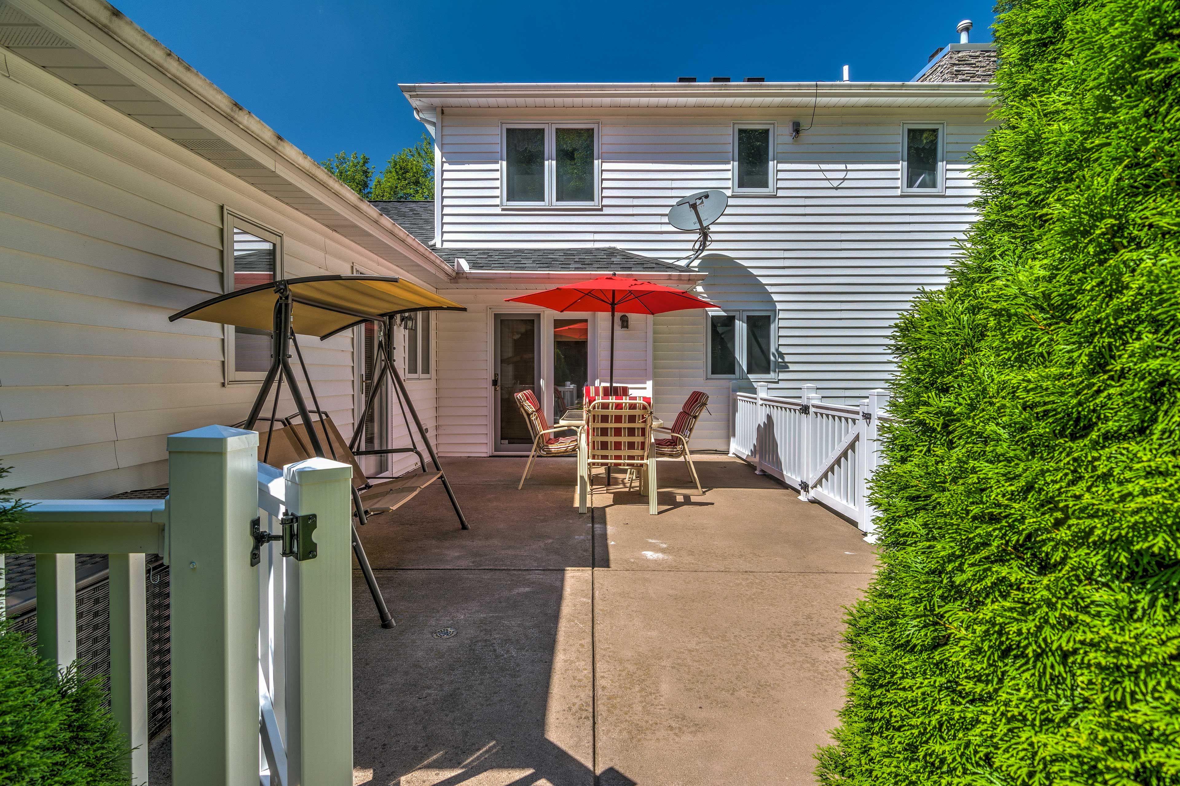 Patio | Porch Swing