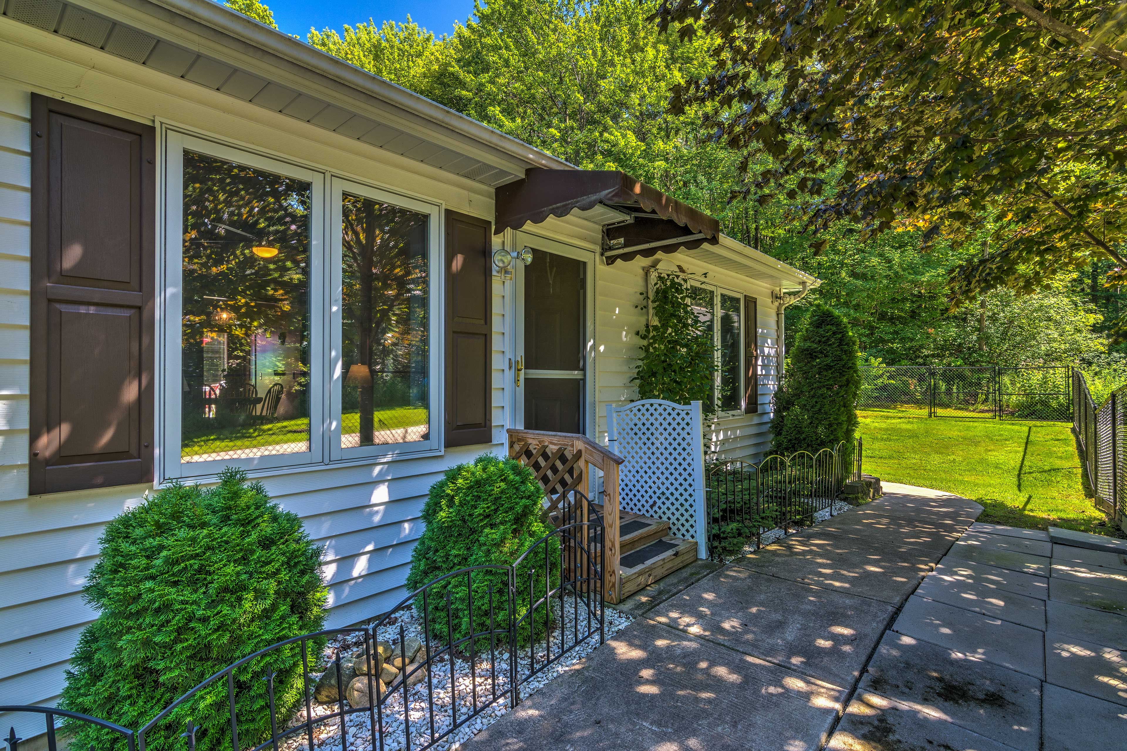 Orchard Park Vacation Rental | 1BR | 1BA | 900 Sq Ft | Stairs Required to Enter