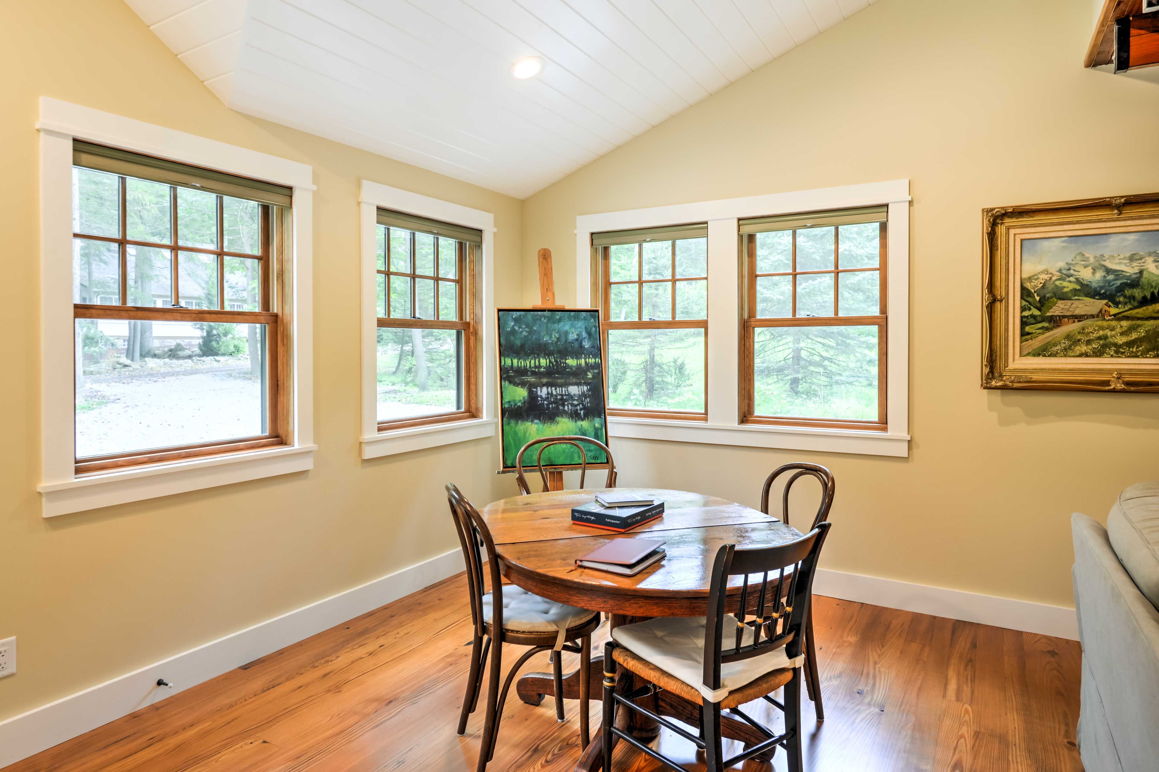 Breakfast Table | 1st Floor