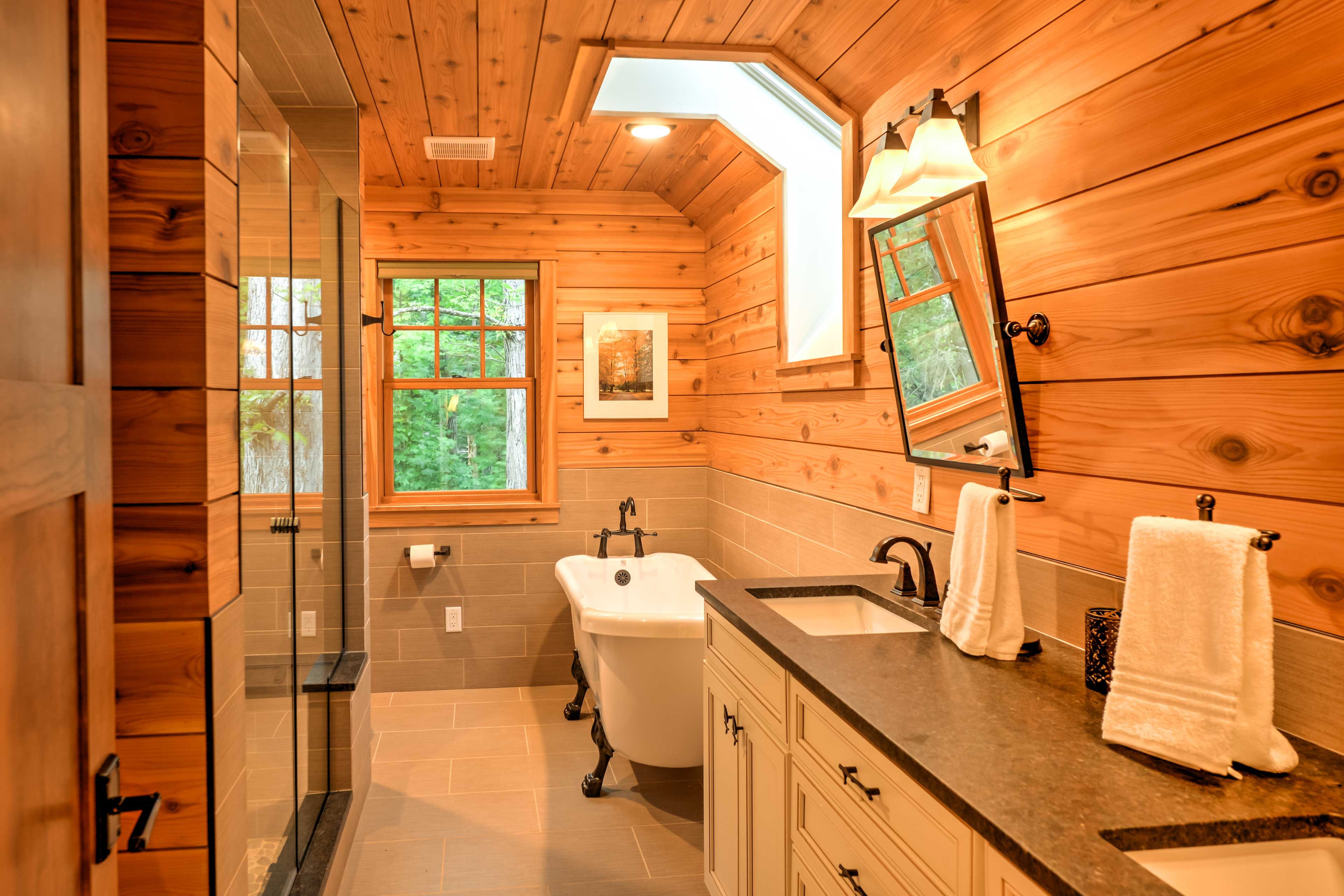 Full Bathroom | 2nd Floor