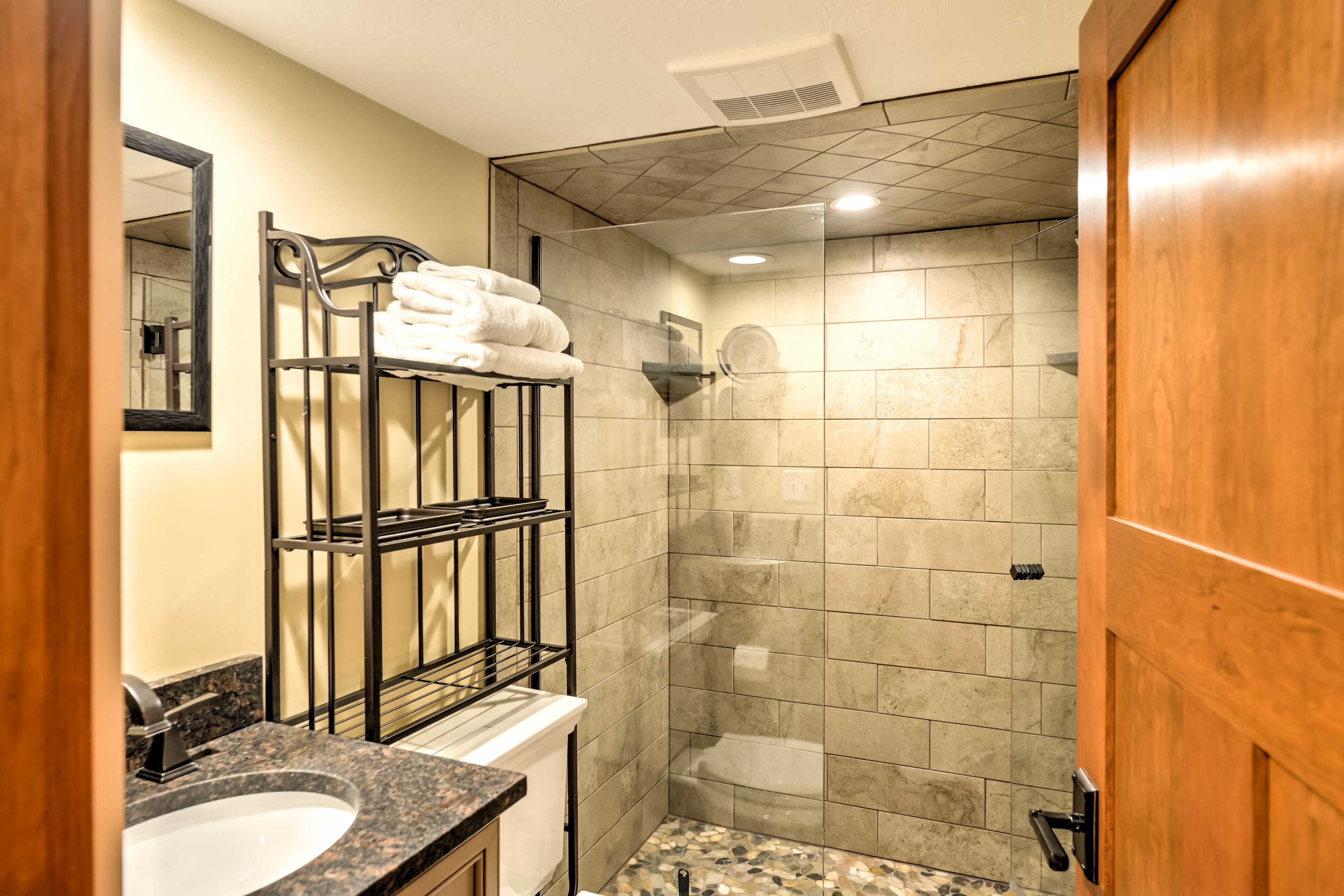 Full Bathroom | Towels Provided | Basement
