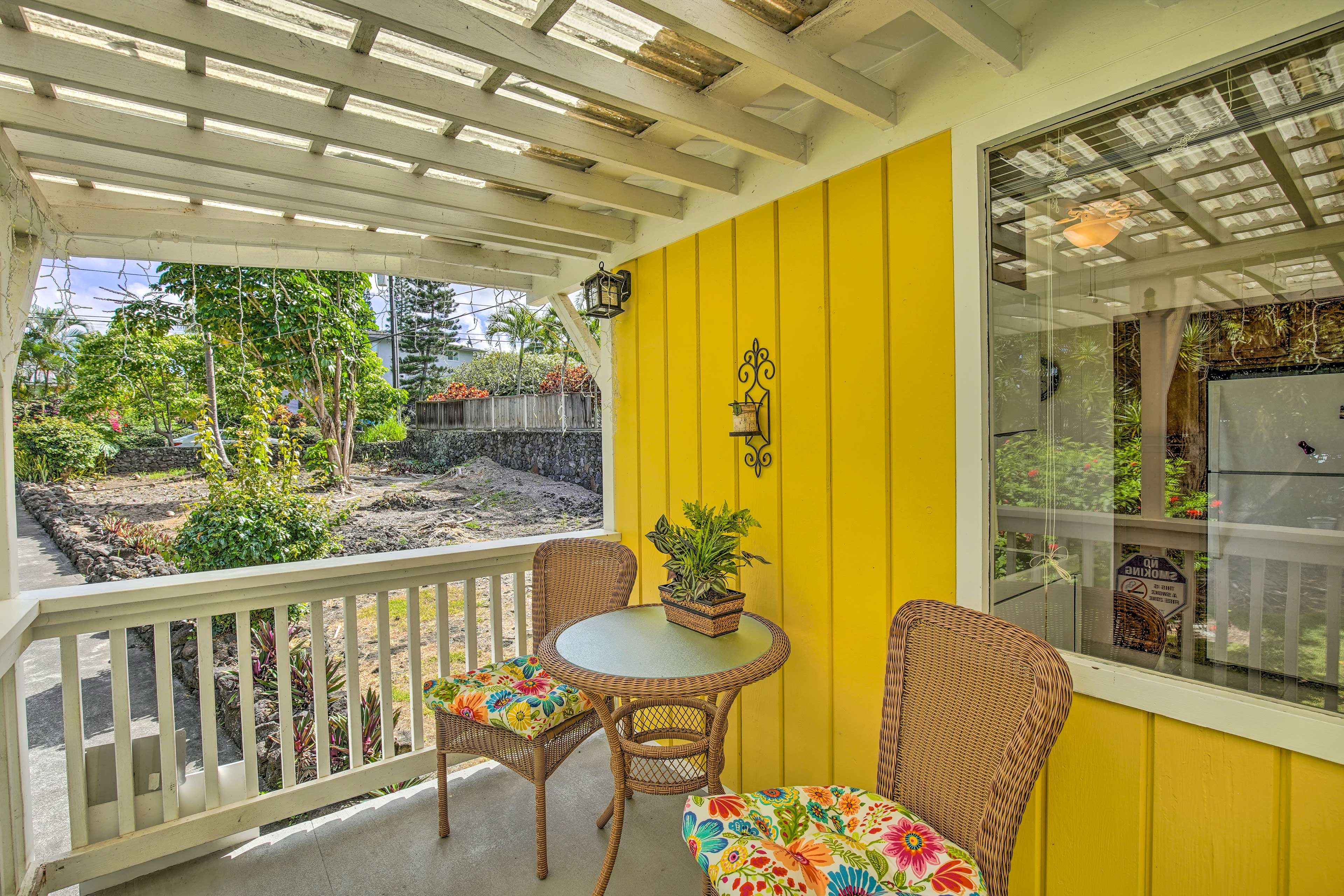 Front Porch | 800 Sq Ft | Guest House | < 7 Mi to Kohanaiki Beach Park
