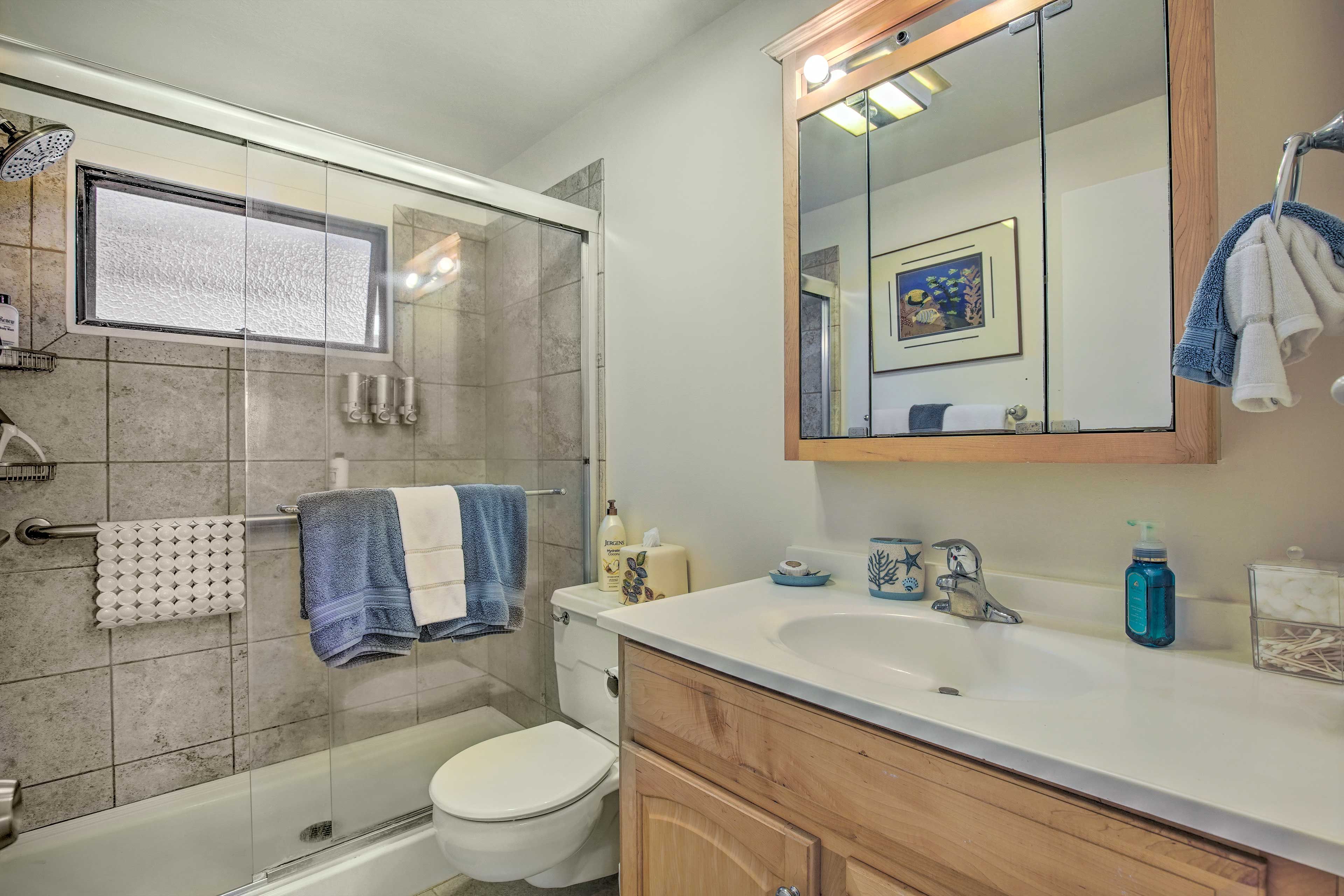 Full Bathroom | Complimentary Toiletries | Grab Rails in Shower