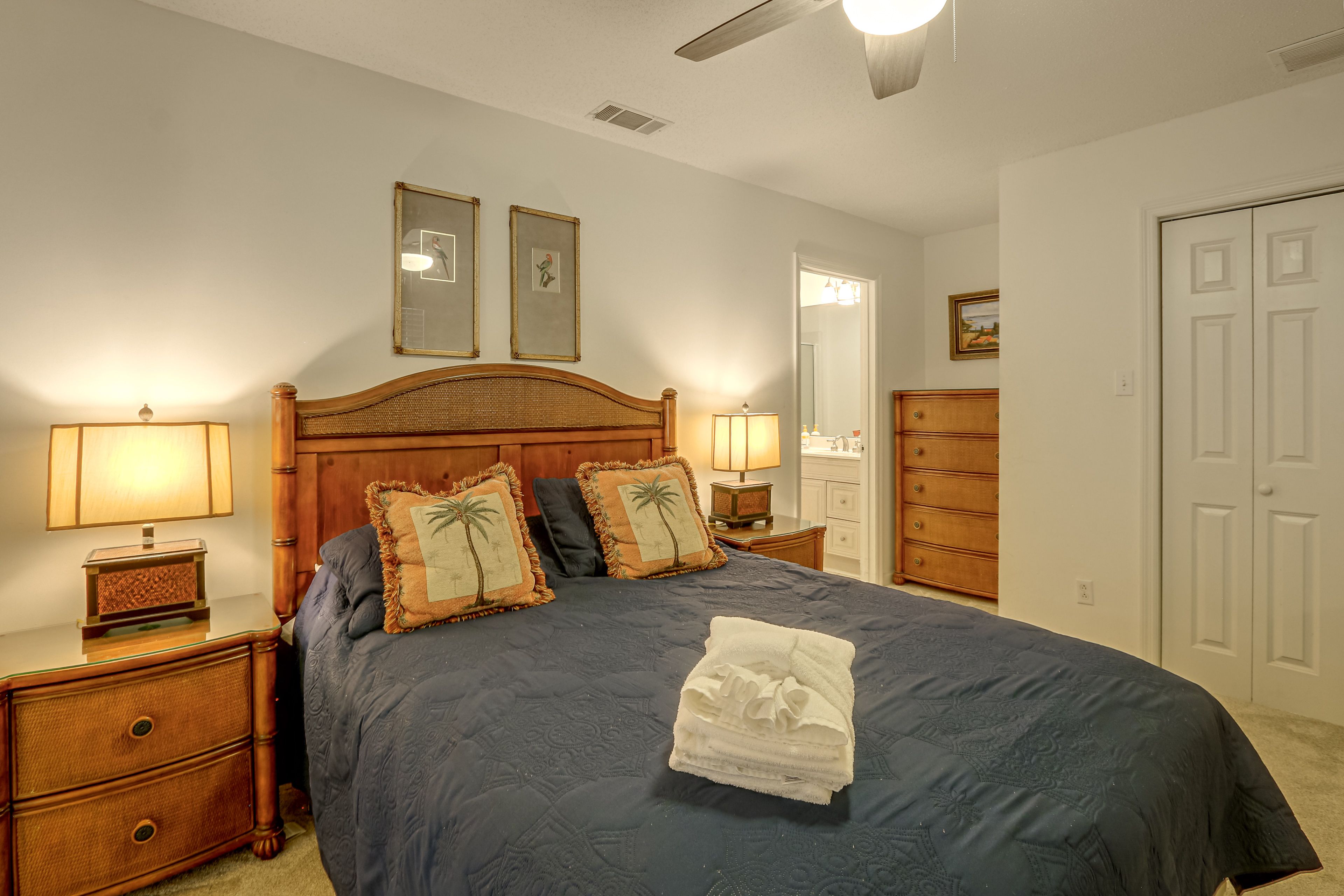 Bedroom 2 | Queen Bed