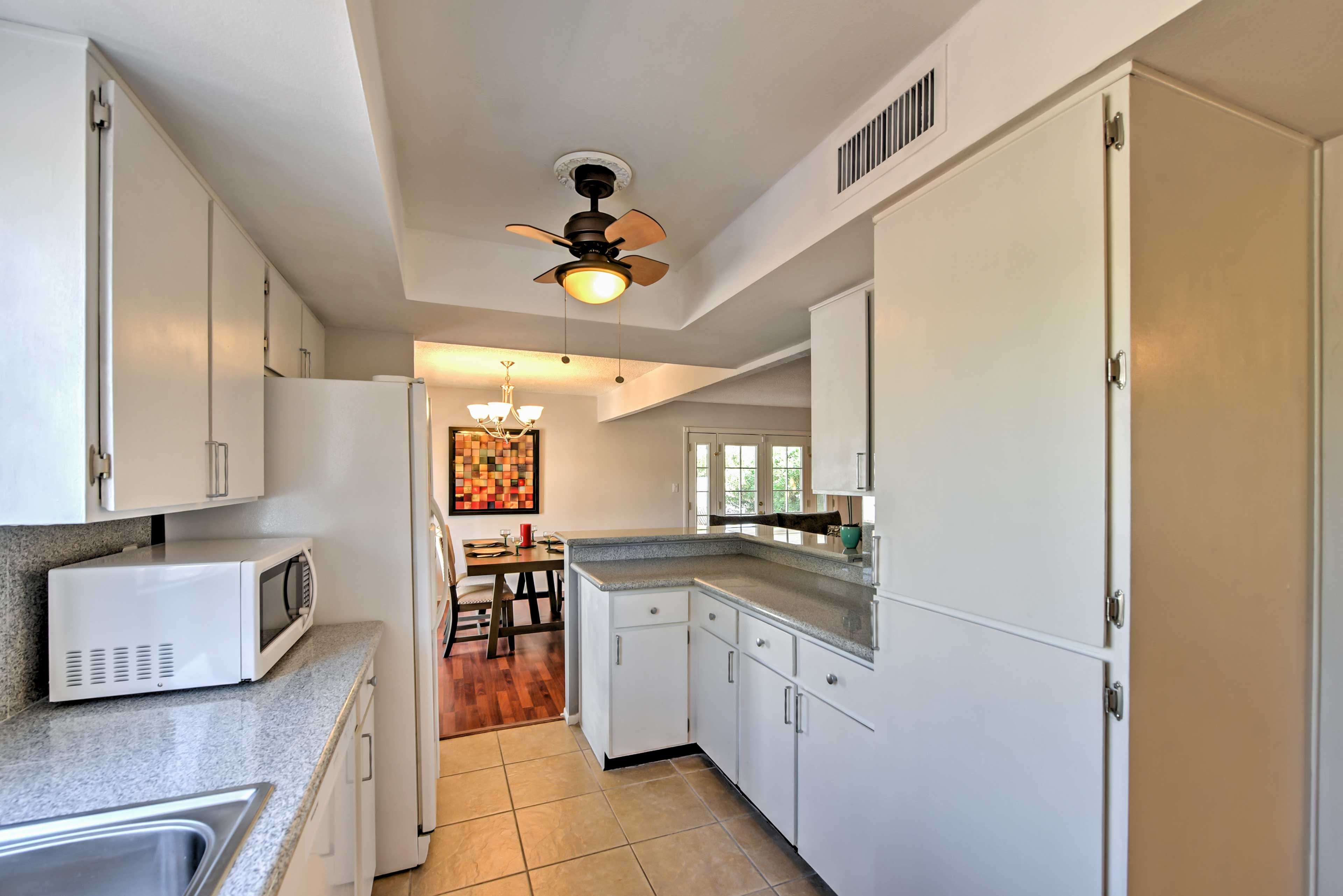 Kitchen | Fully Equipped w/ Cooking Basics