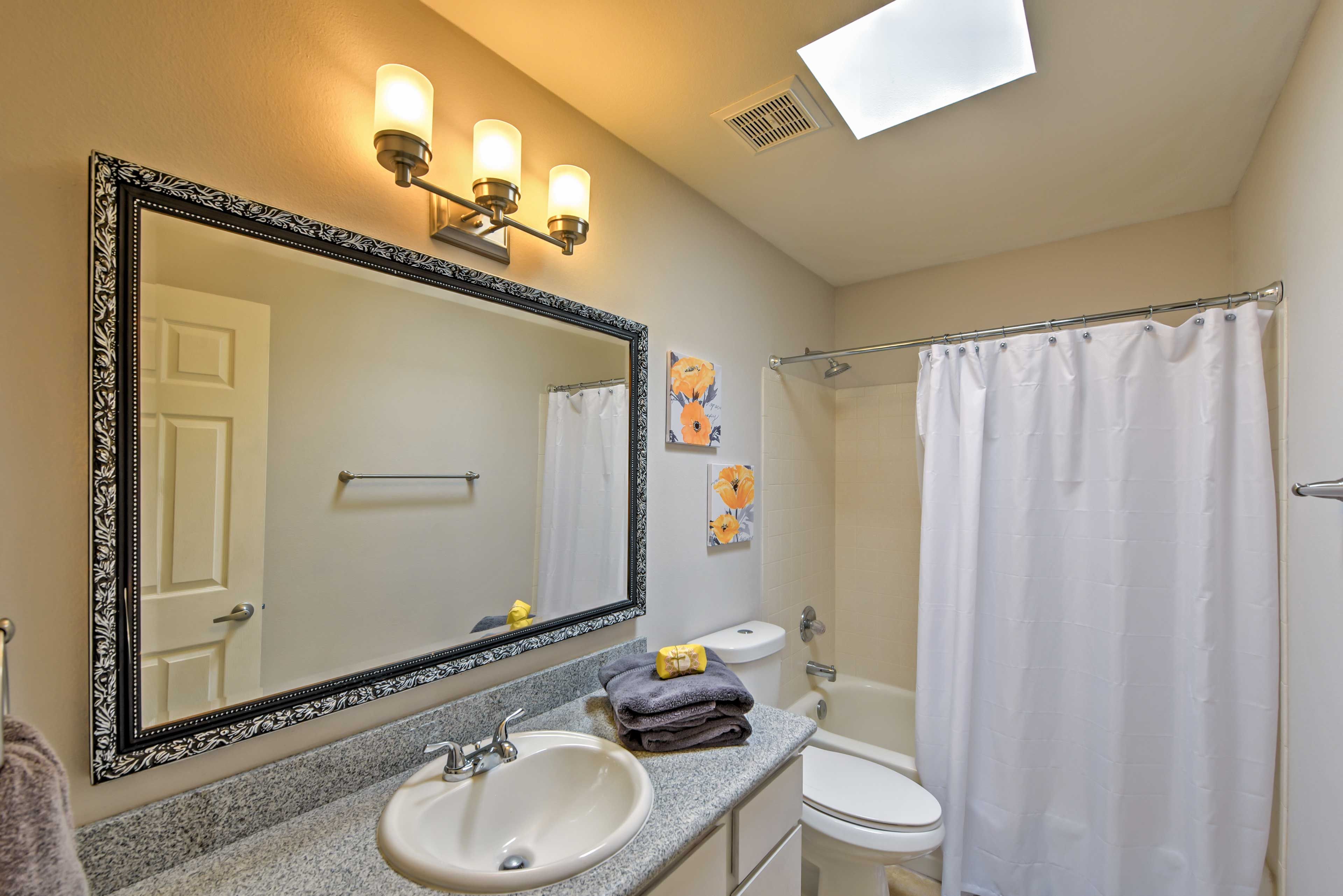 Full Bathroom | Complimentary Toiletries