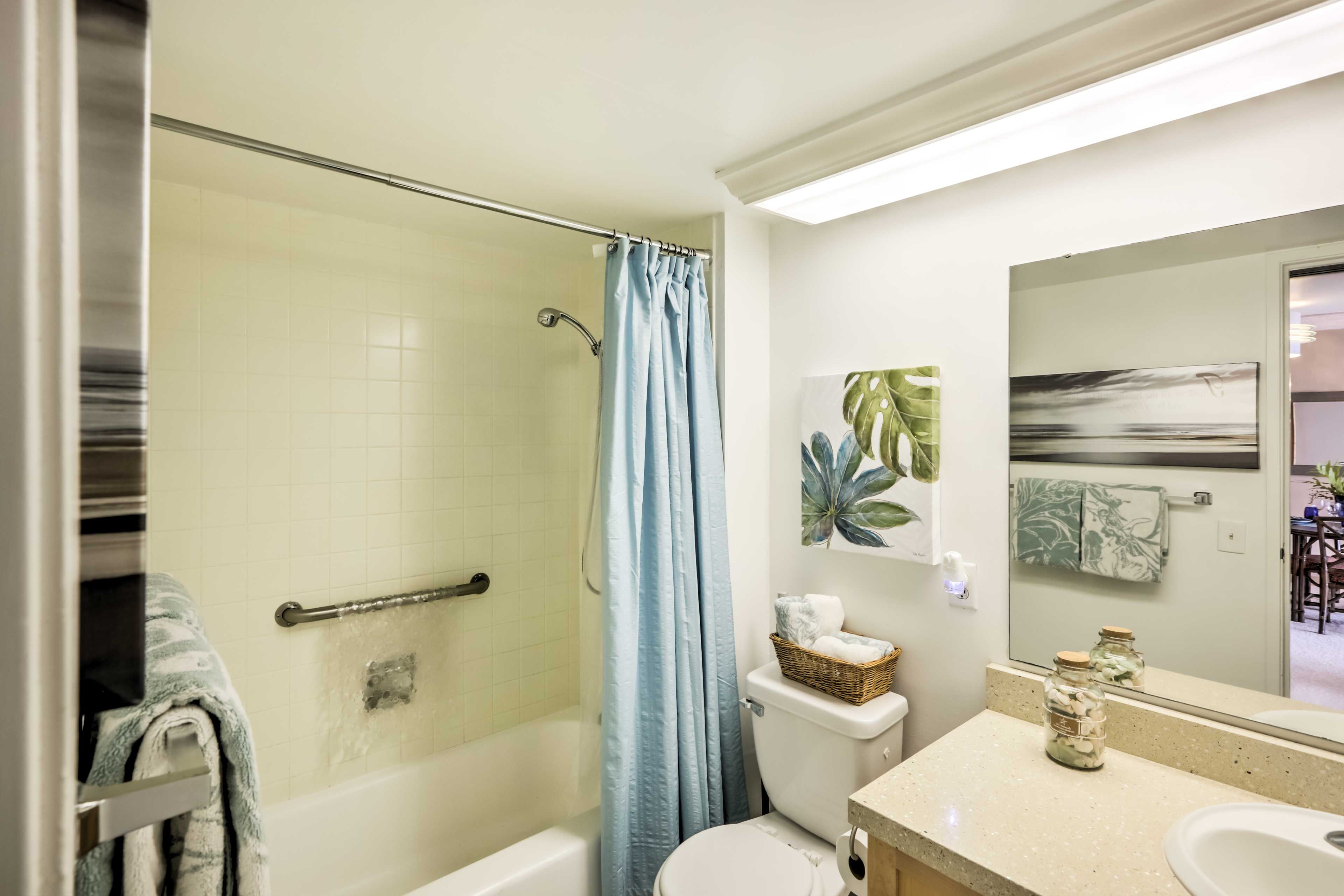 Full Bathroom | Toiletries Provided | Towels Provided