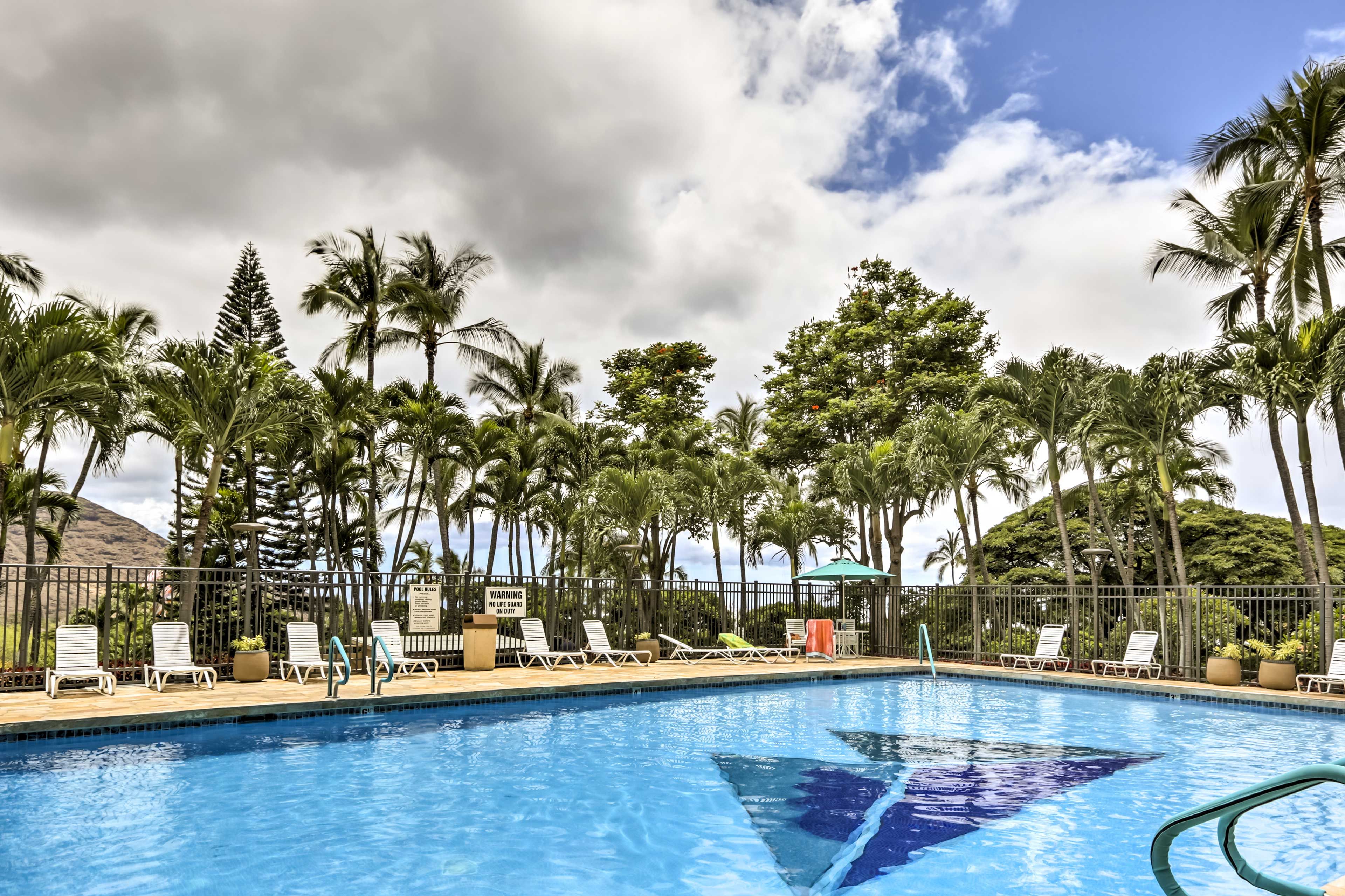 Makaha Valley Towers | Community Pool (Heated)