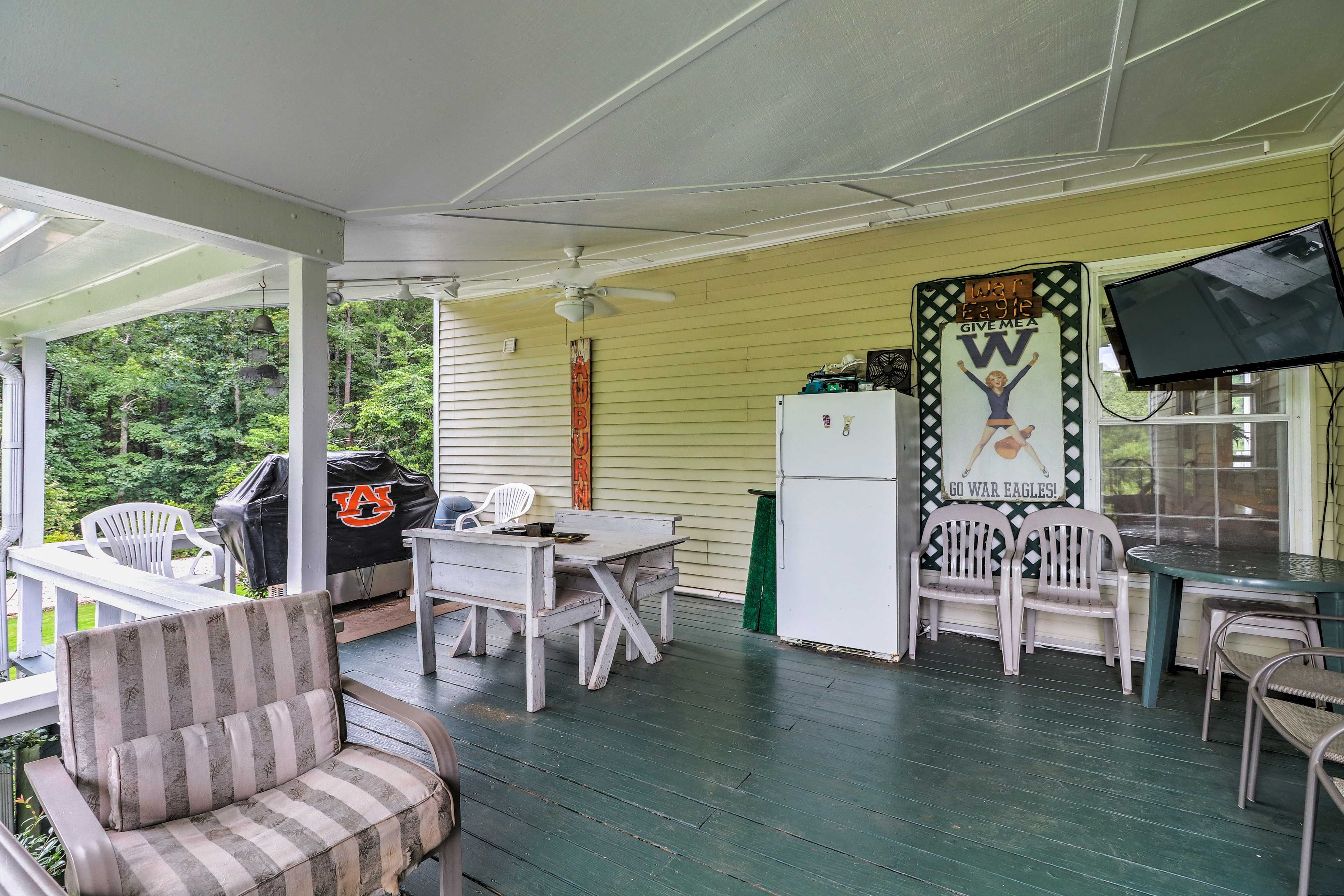 Covered Porch | Outdoor Dining