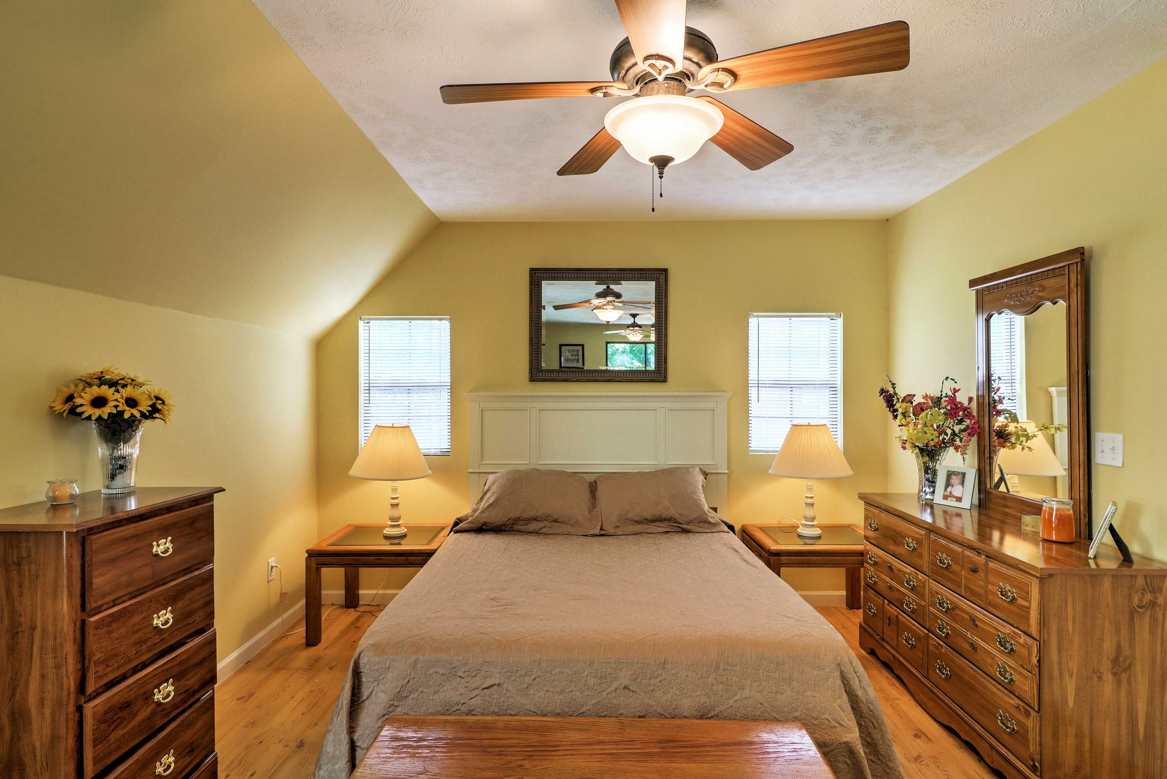 Bedroom | Queen Bed