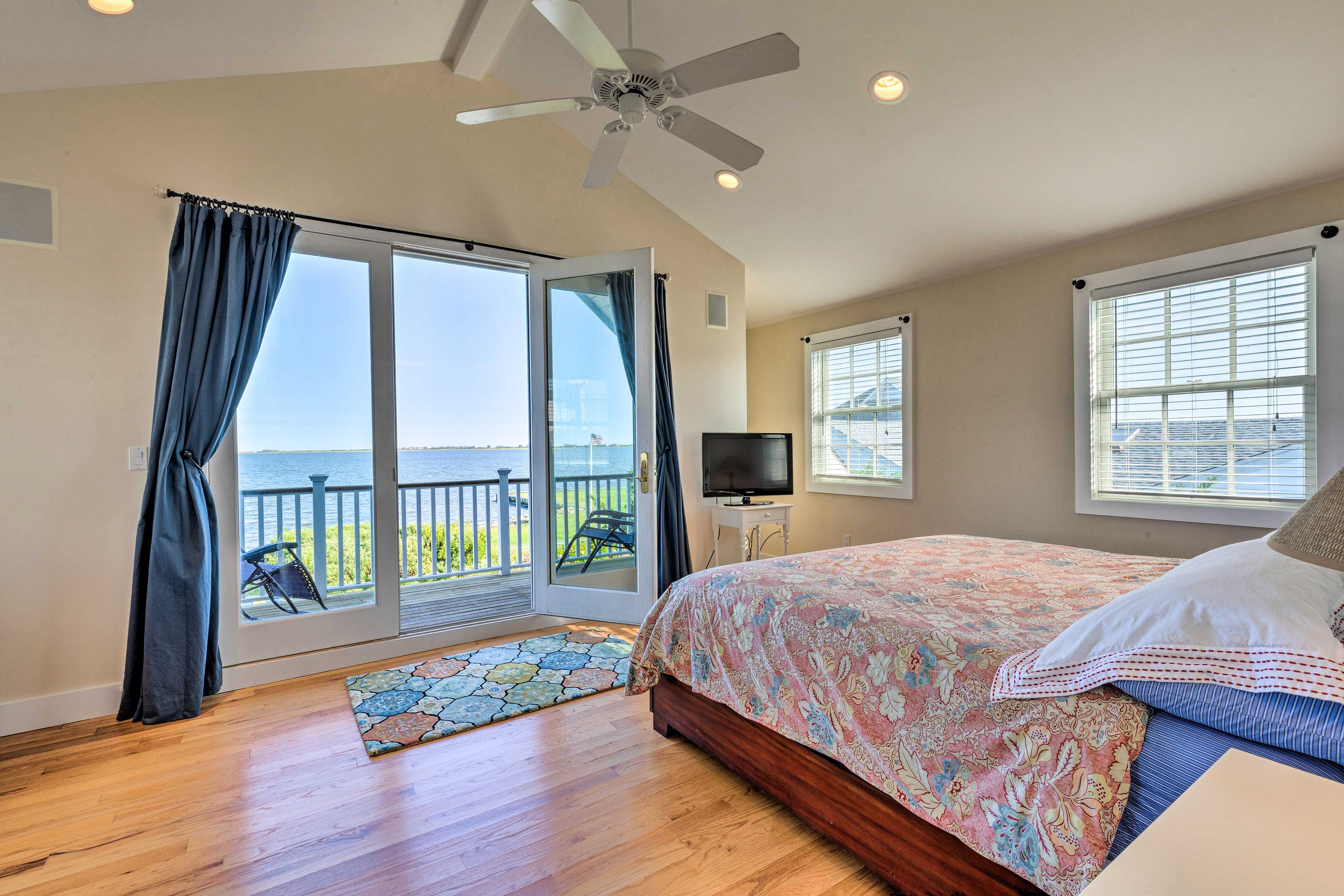 Bedroom 1 | King Bed | Linens Provided