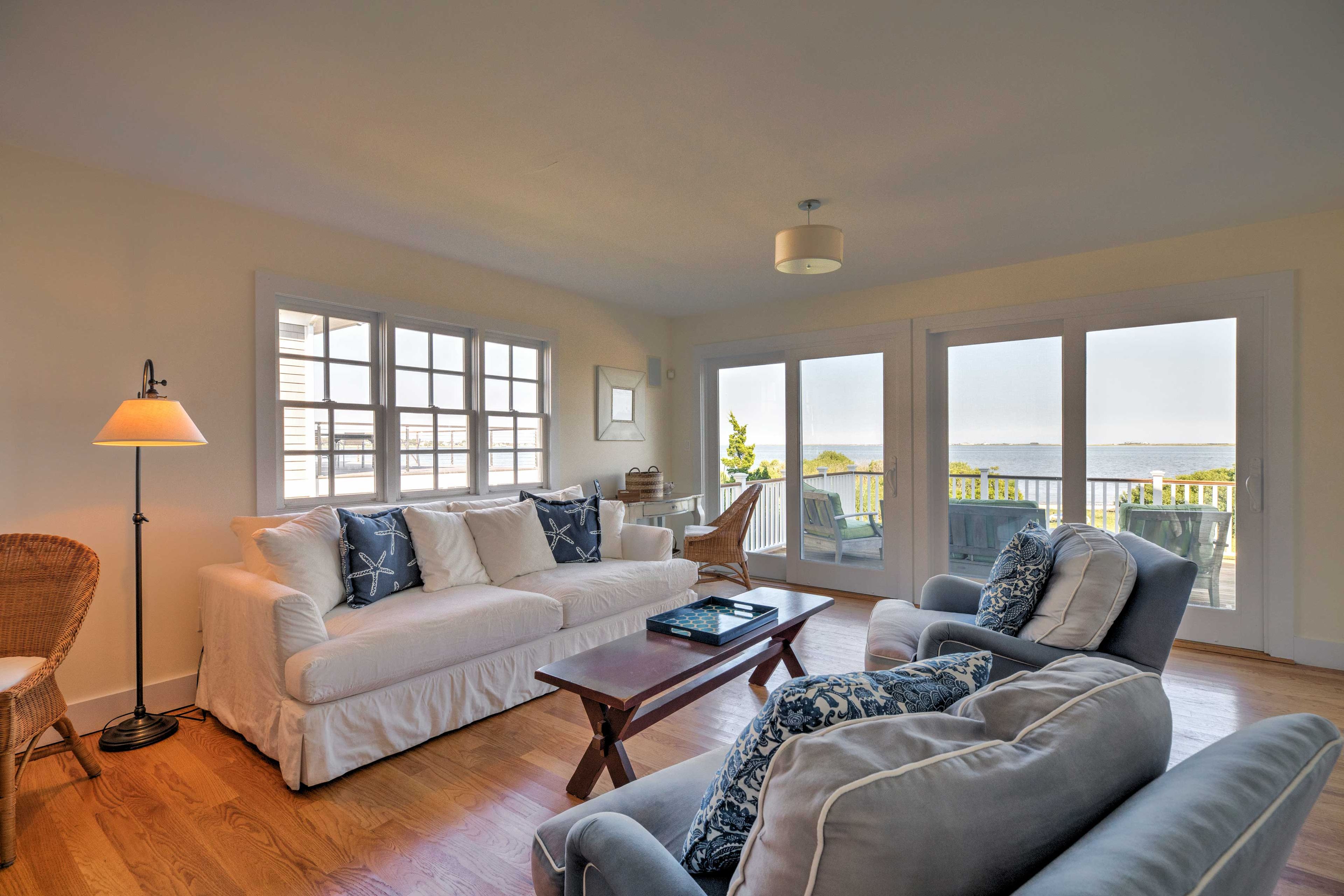 Living Room | Free WiFi | Central Heat & A/C