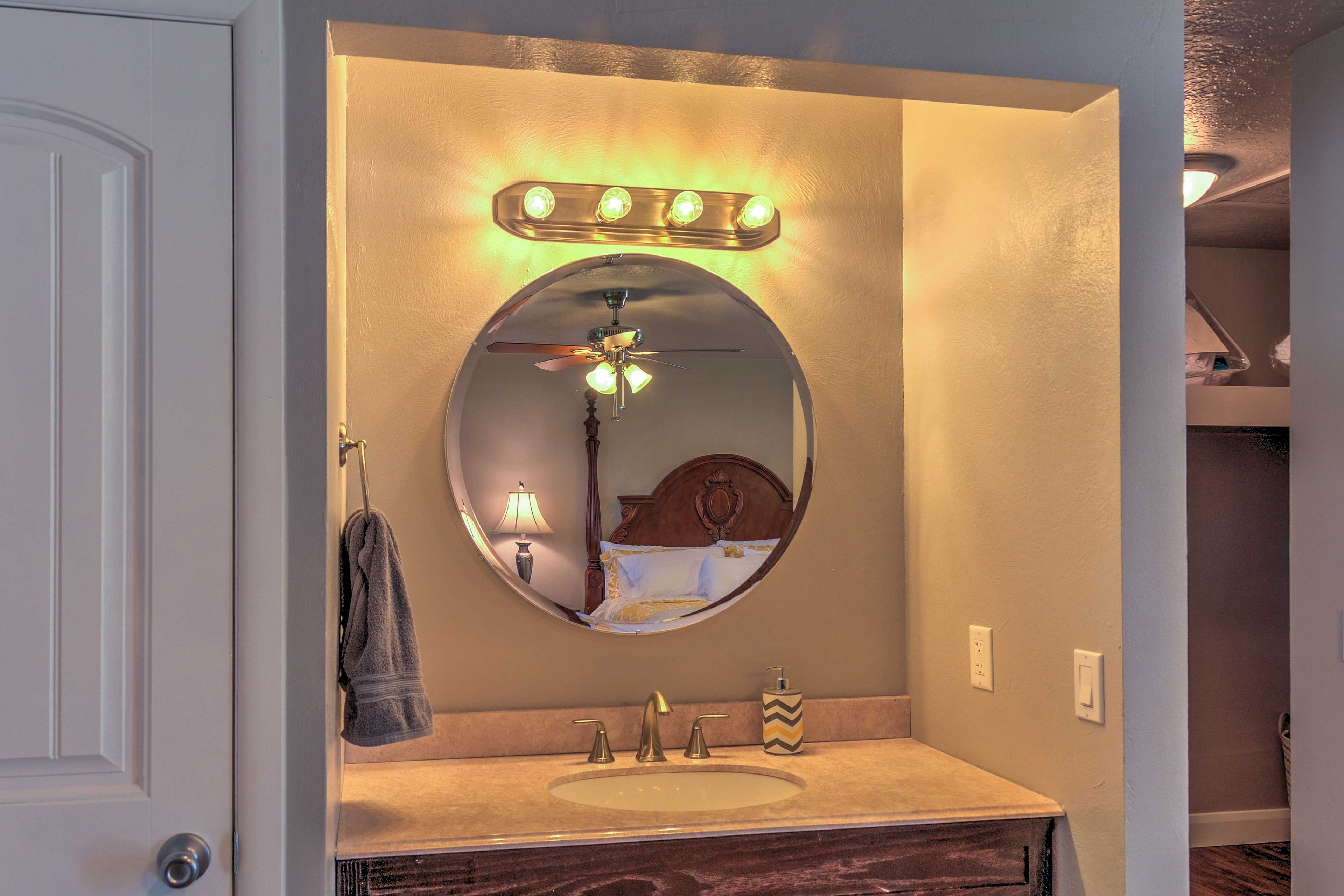 En-Suite Bathroom | Towels Provided