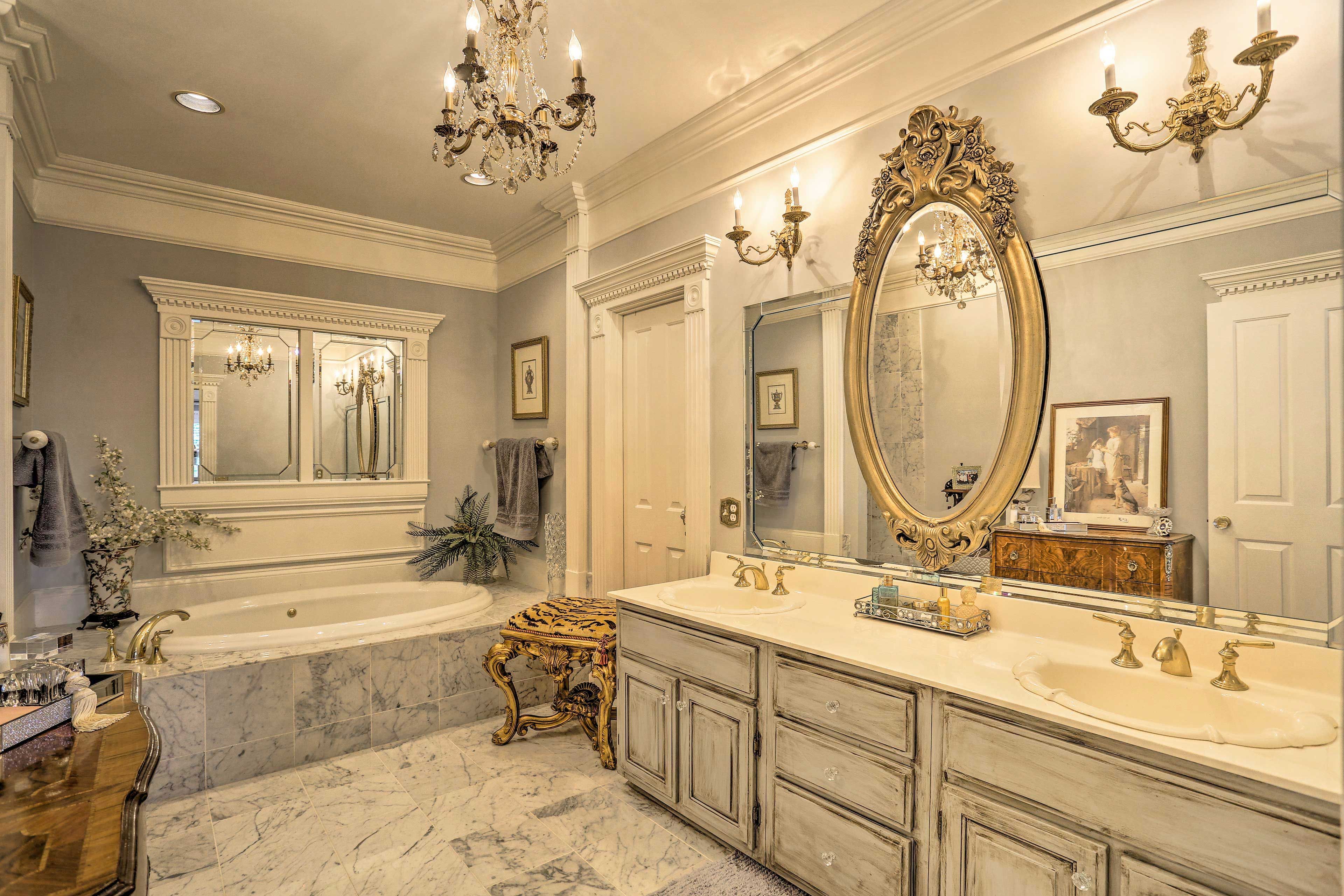 En-Suite Bathroom | Towels Provided