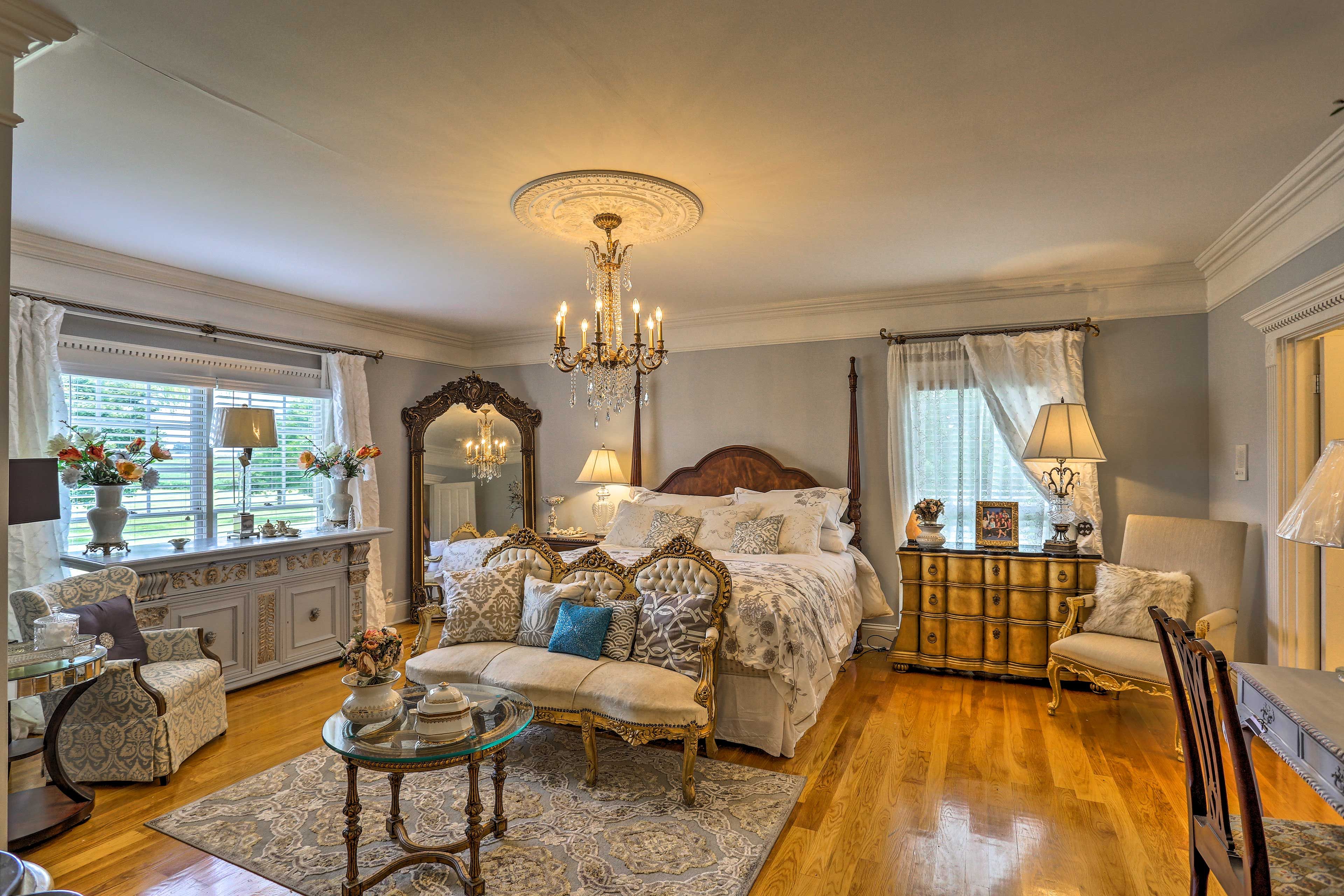 Bedroom 1 (Bridal Room) | King Bed | Linens Provided