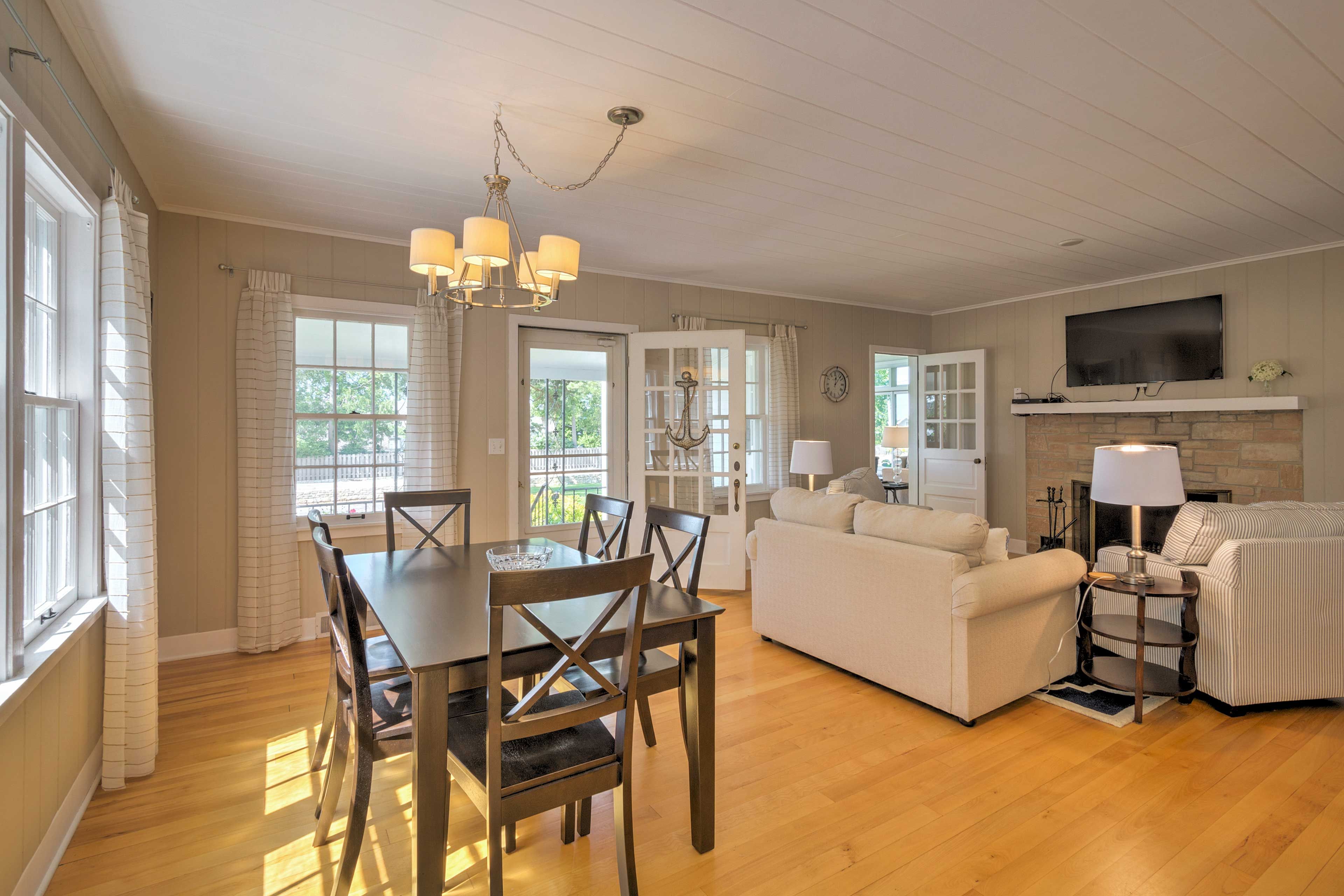 Dining Space | Dishware/Flatware