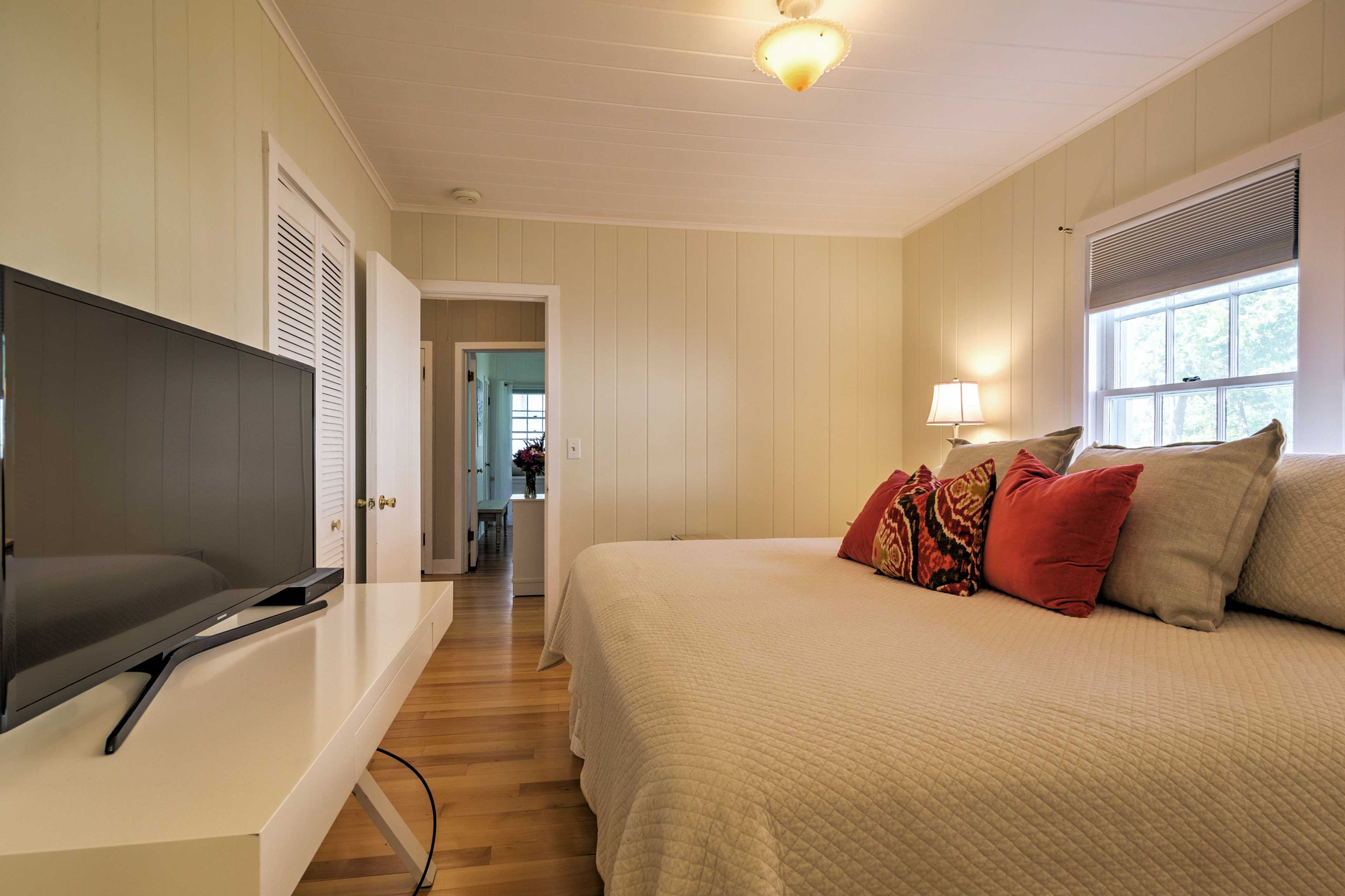 Bedroom 1 | King Bed | Linens Provided