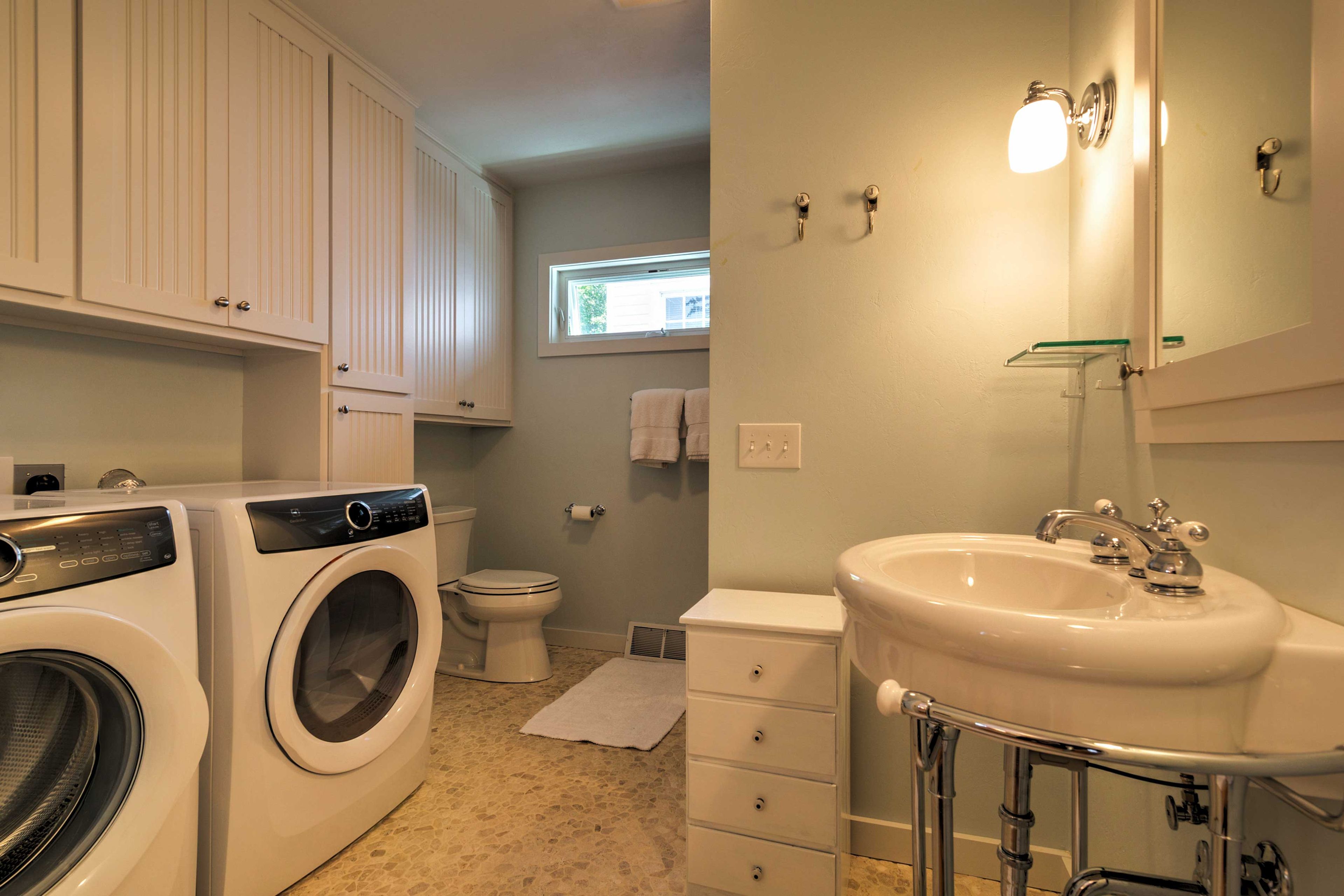 En-Suite Bathroom | Towels Provided