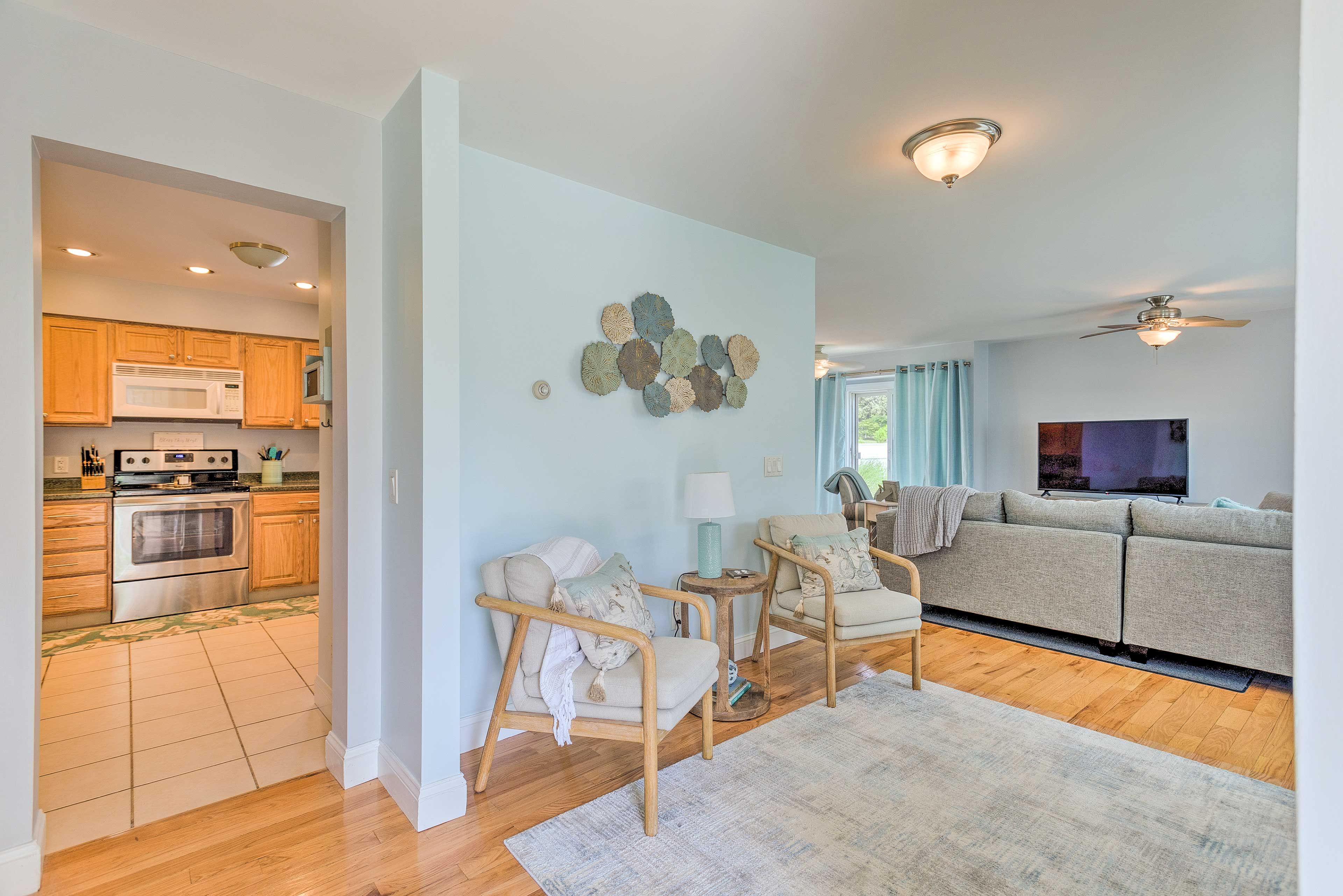 Entryway | Seating Area