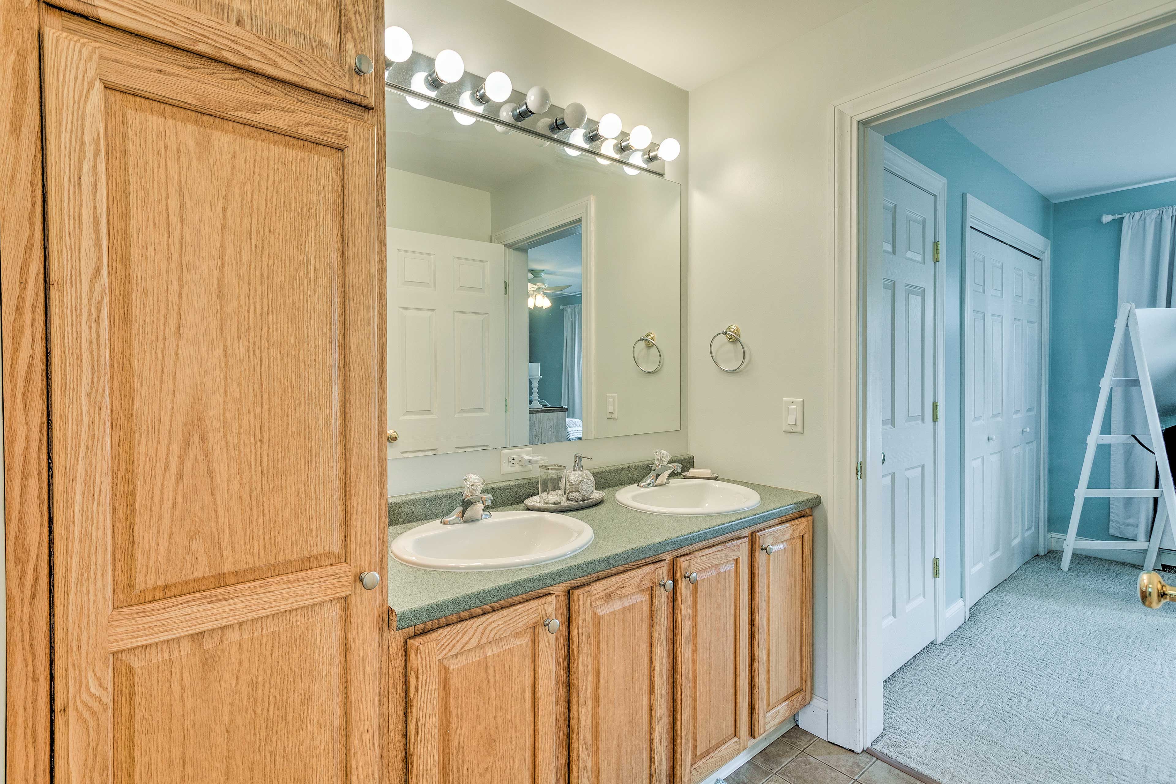 En-Suite Bathroom | Towels Provided