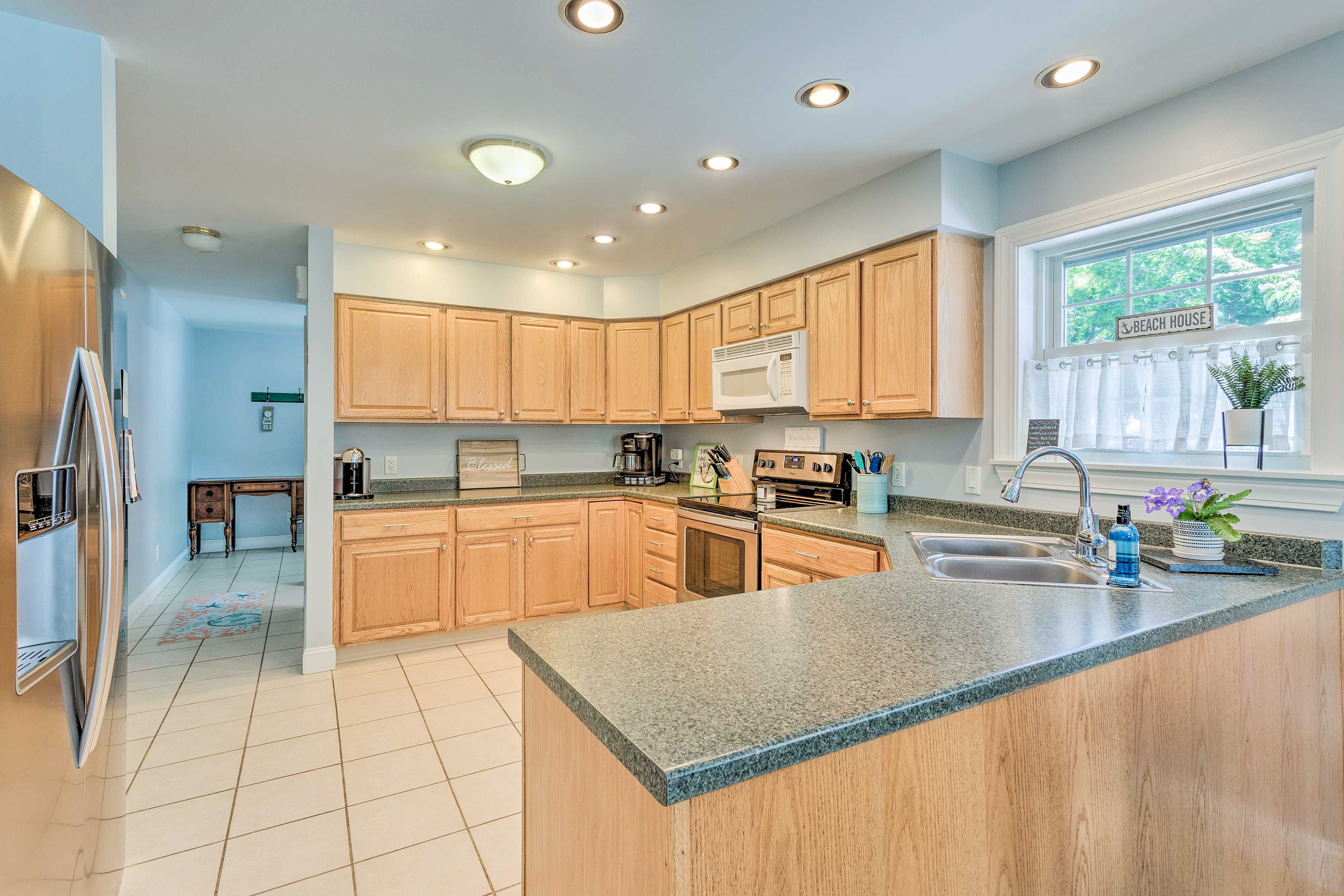 Fully Equipped Kitchen | Drip & Keurig Coffee Maker