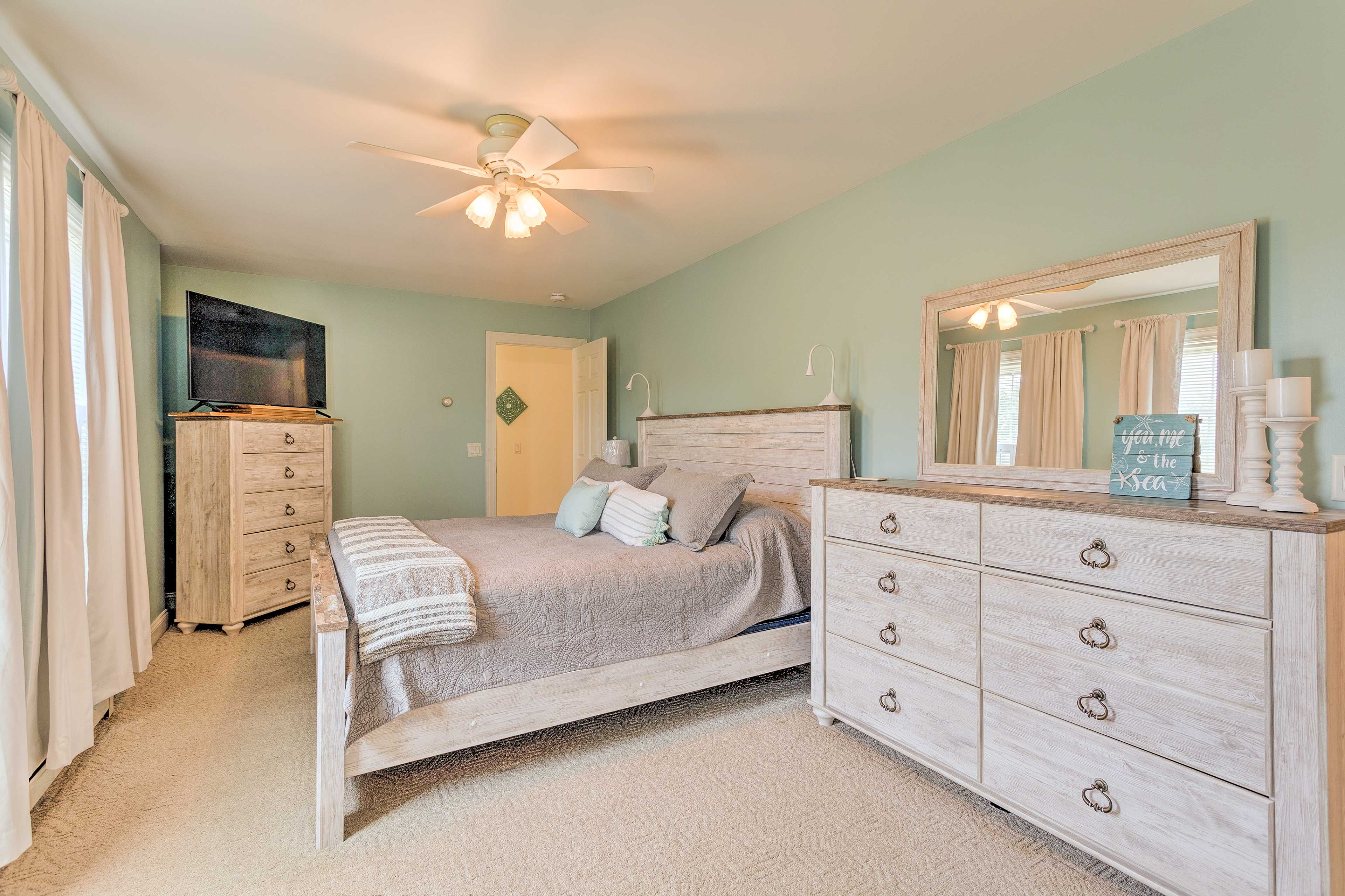 Bedroom 1 | King Bed | Linens Provided