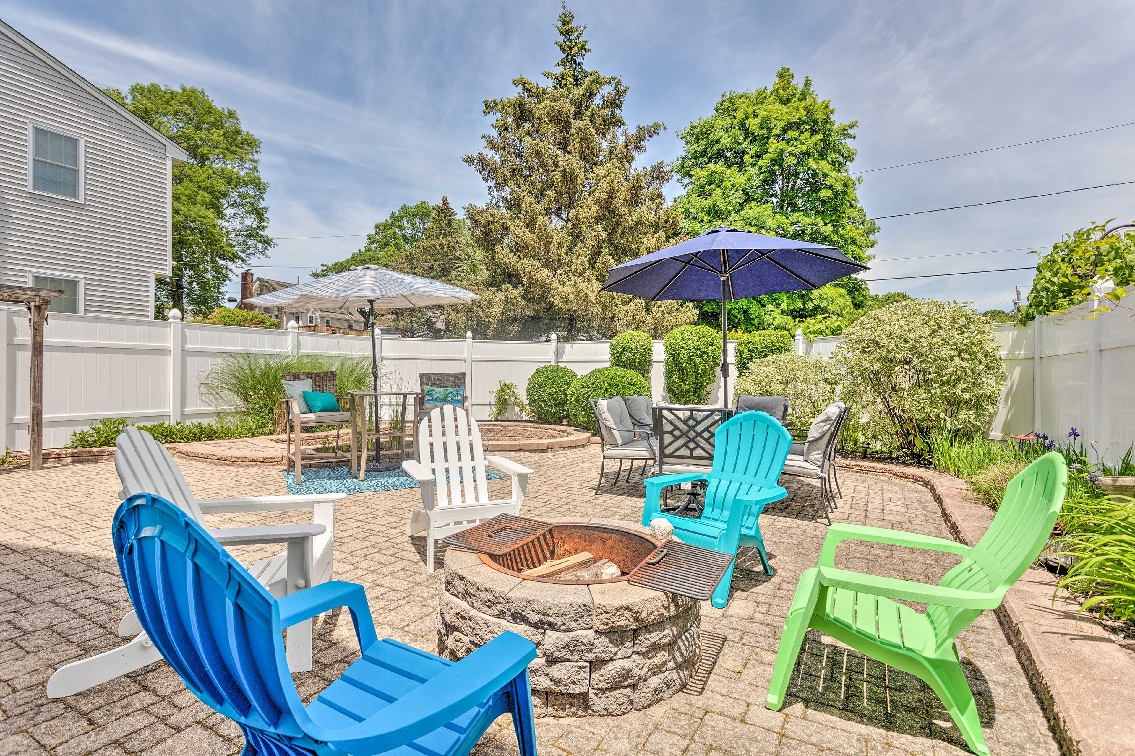 Furnished Patio | Wood-Burning Fire Pit