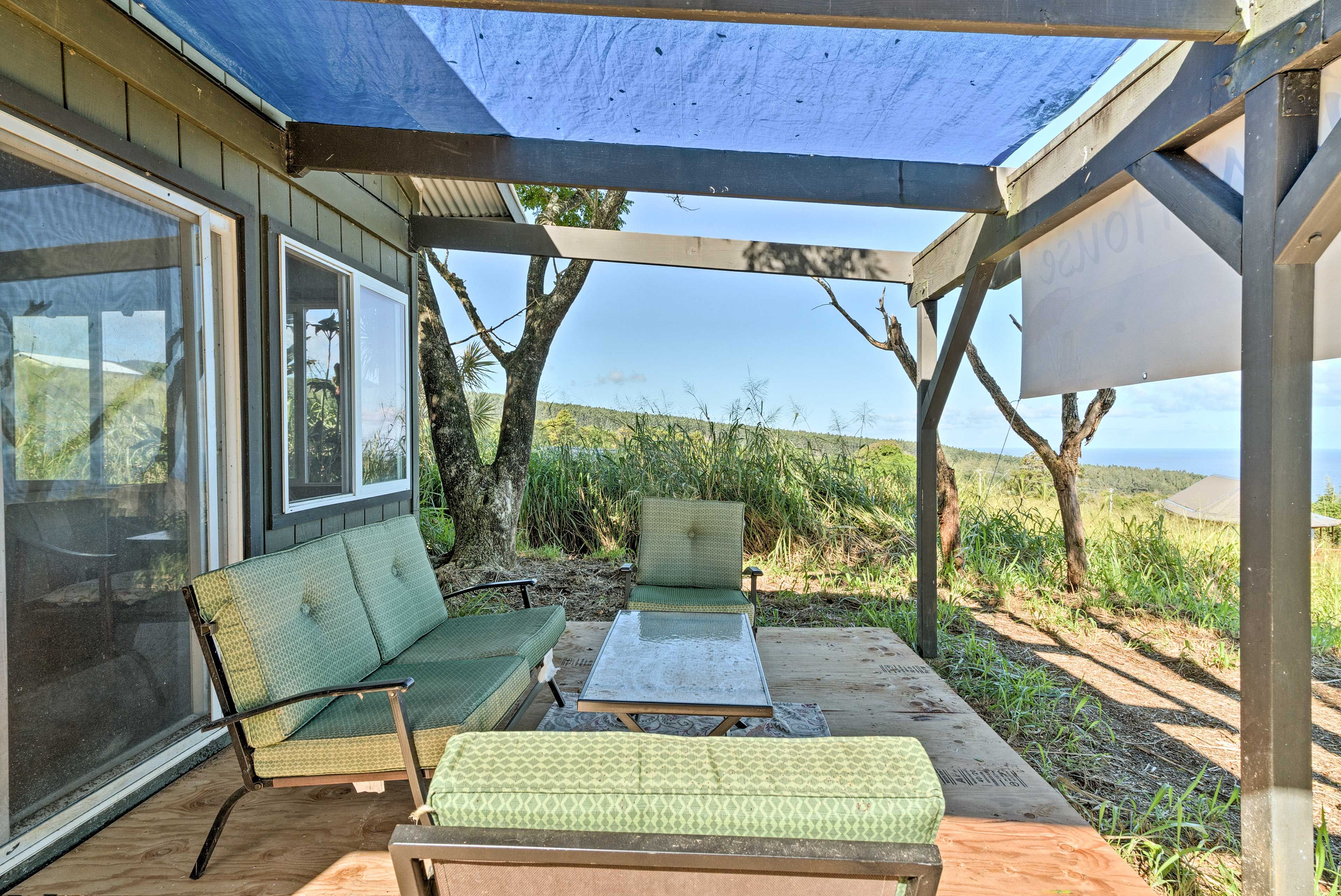 Eat a meal alfresco on the furnished patio.