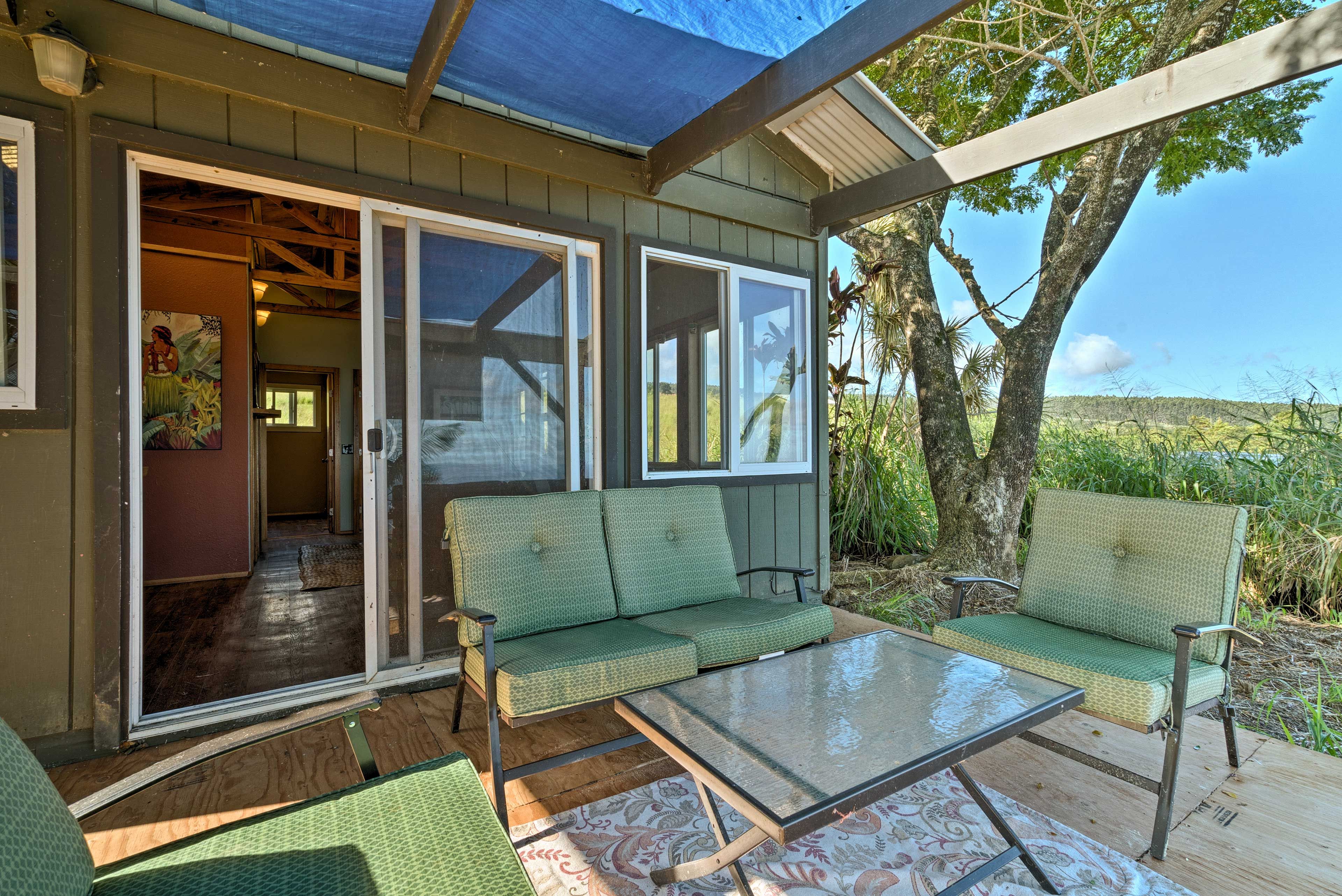 The patio is sure to be a centerpiece of your Hawaiian getaway.