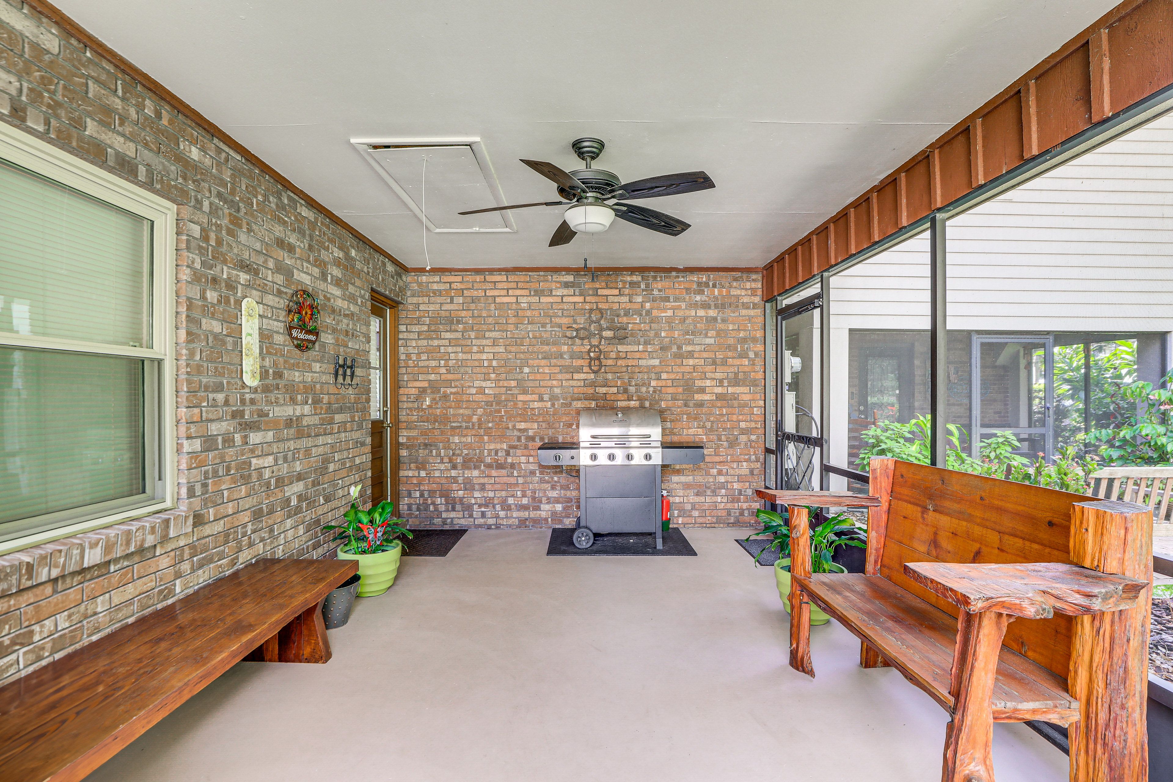 Covered Patio | Gas Grill