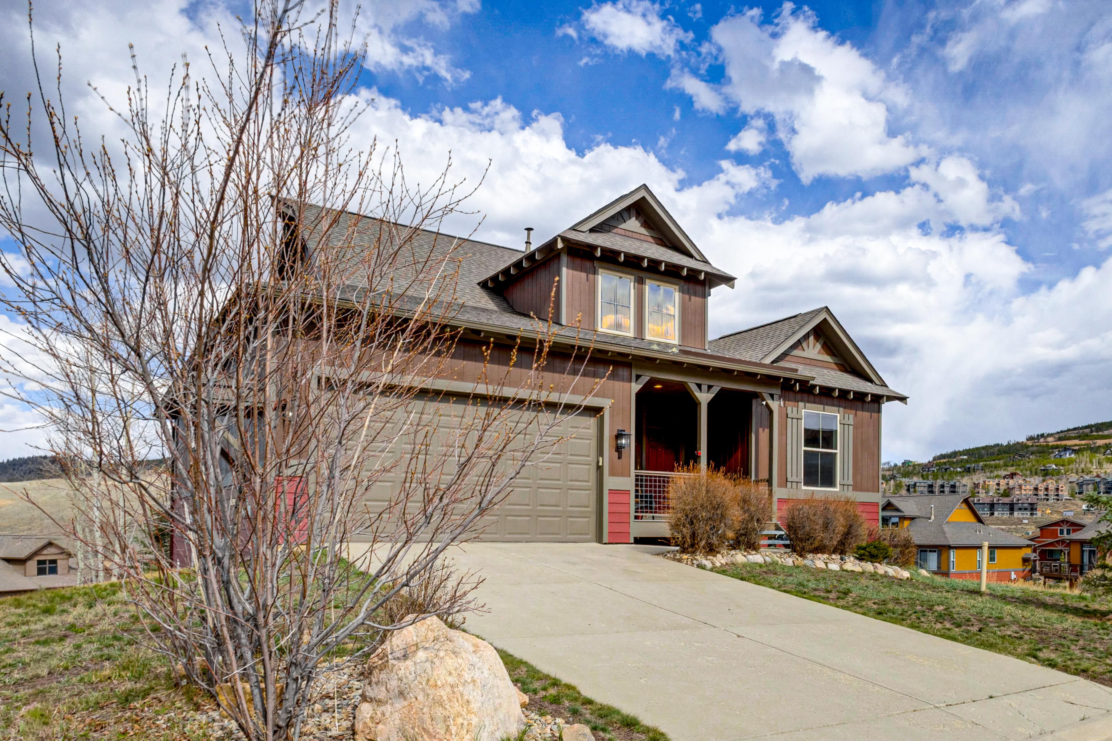 Garage (2 Vehicles) | Driveway (2 Vehicles) | Street Parking