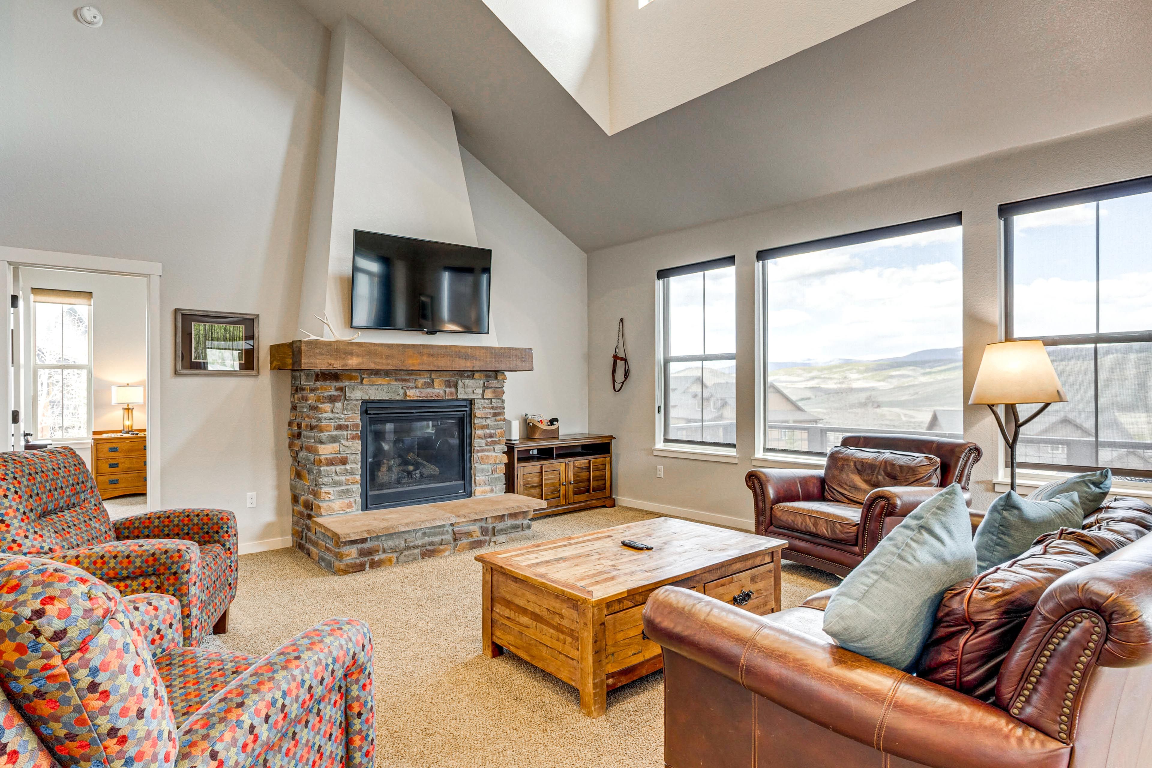 Living Room | Free WiFi | Central Heat | Smart TV