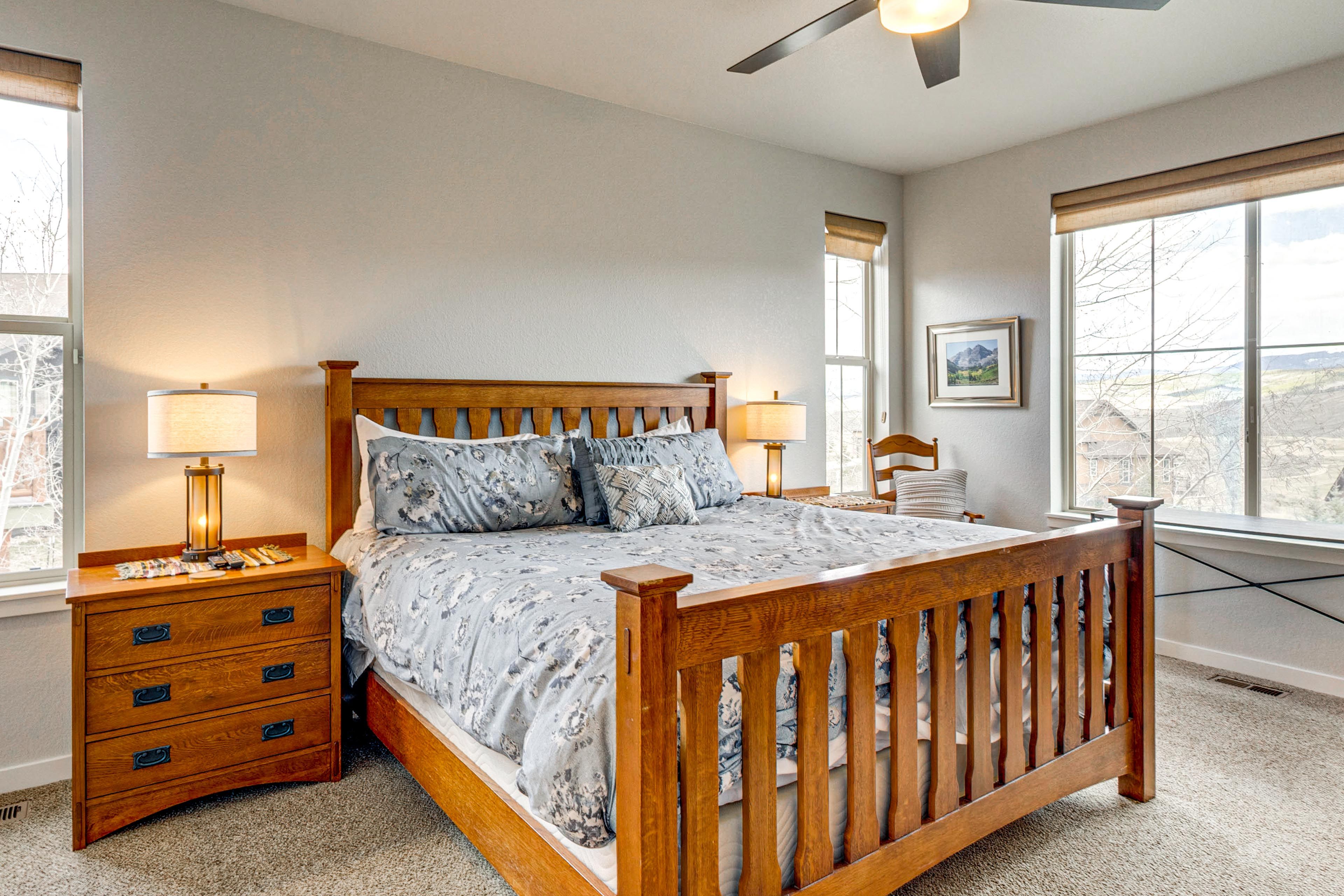 Bedroom 1 | King Bed | Main Level | Linens Provided | En-Suite Bathroom