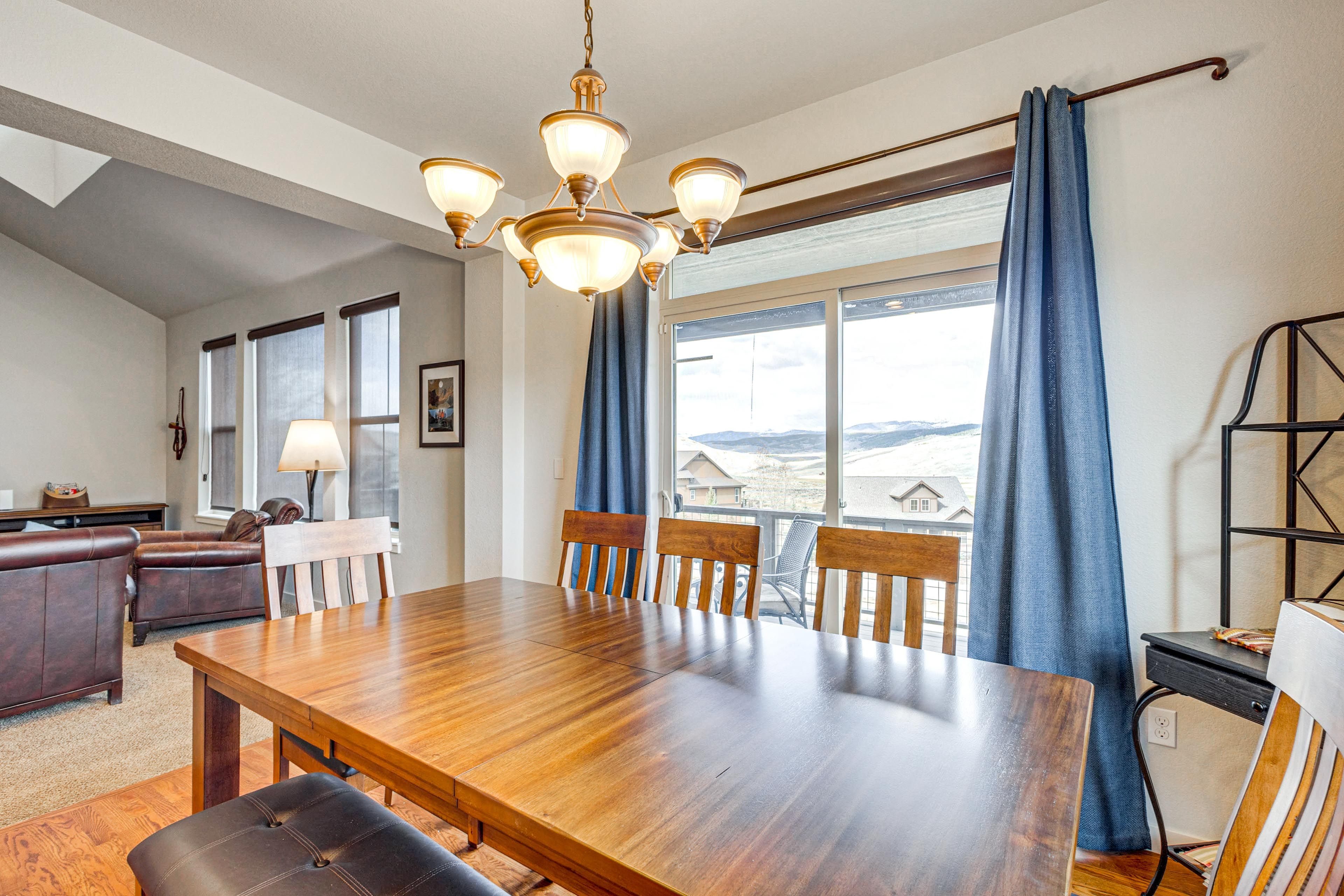 Dining Area | Dishes & Flatware Provided