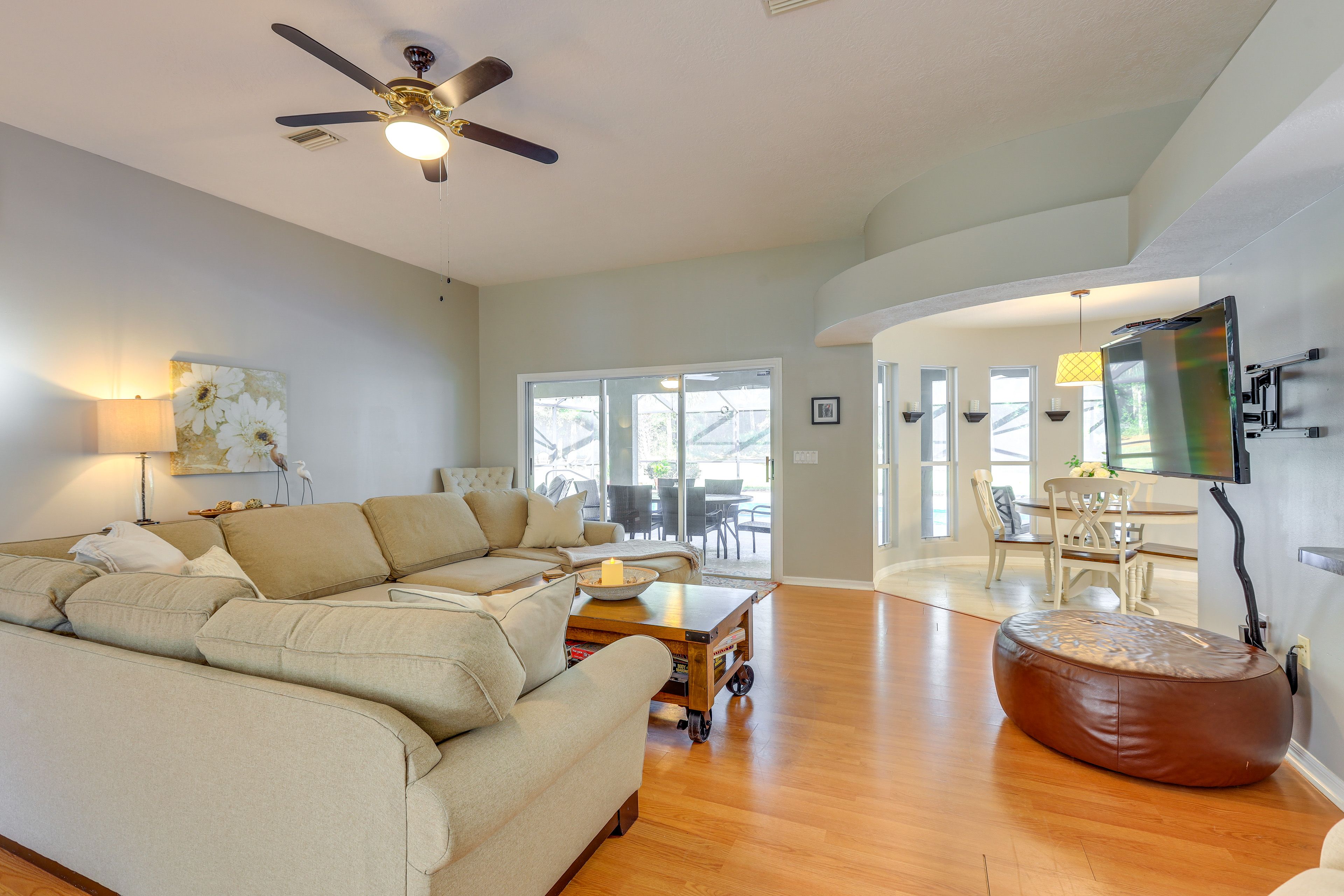 Living Room | Smart TV | Central A/C & Heat | Free WiFi