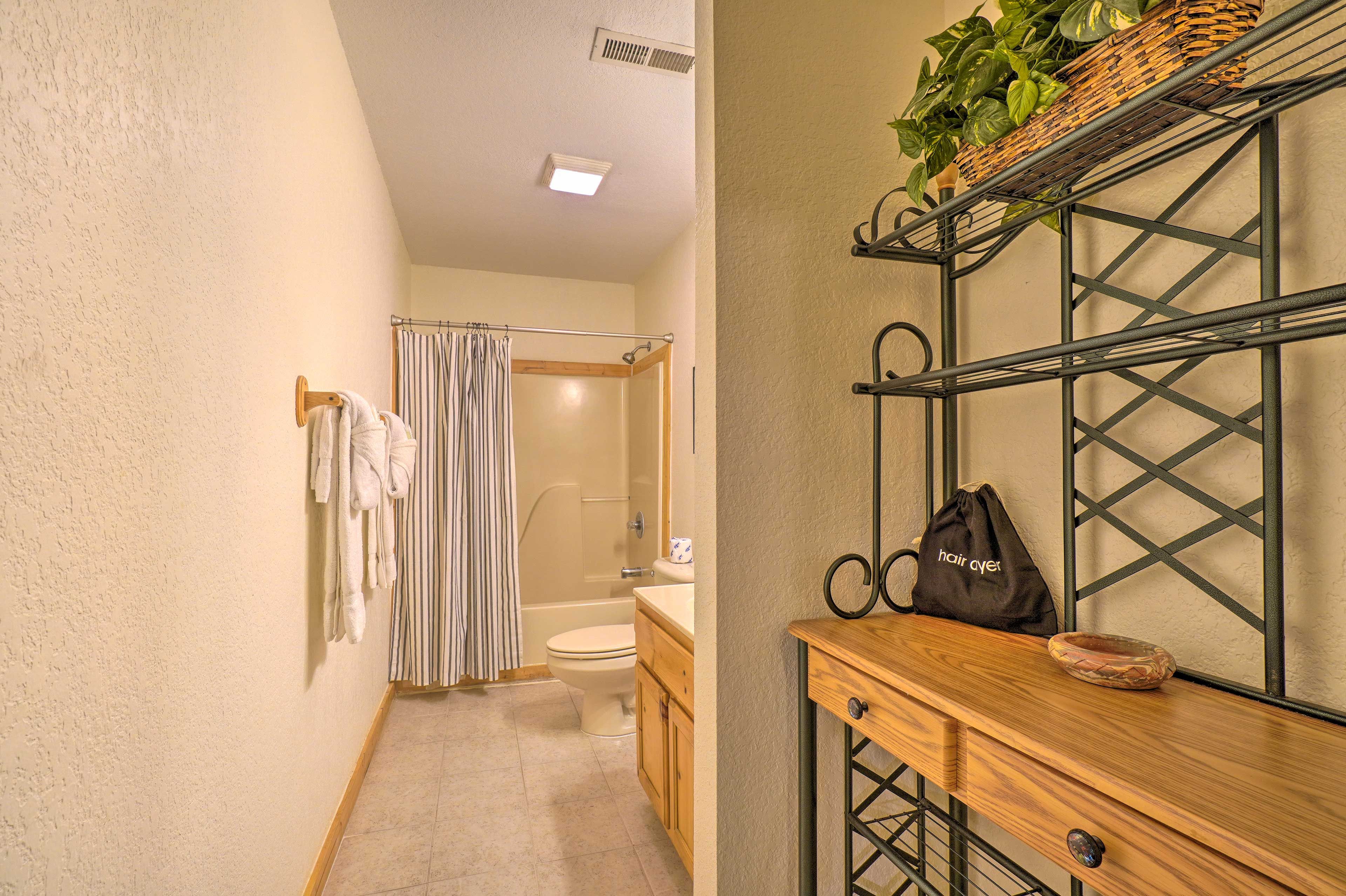 Full Bathroom | Complimentary Toiletries | Towels Provided