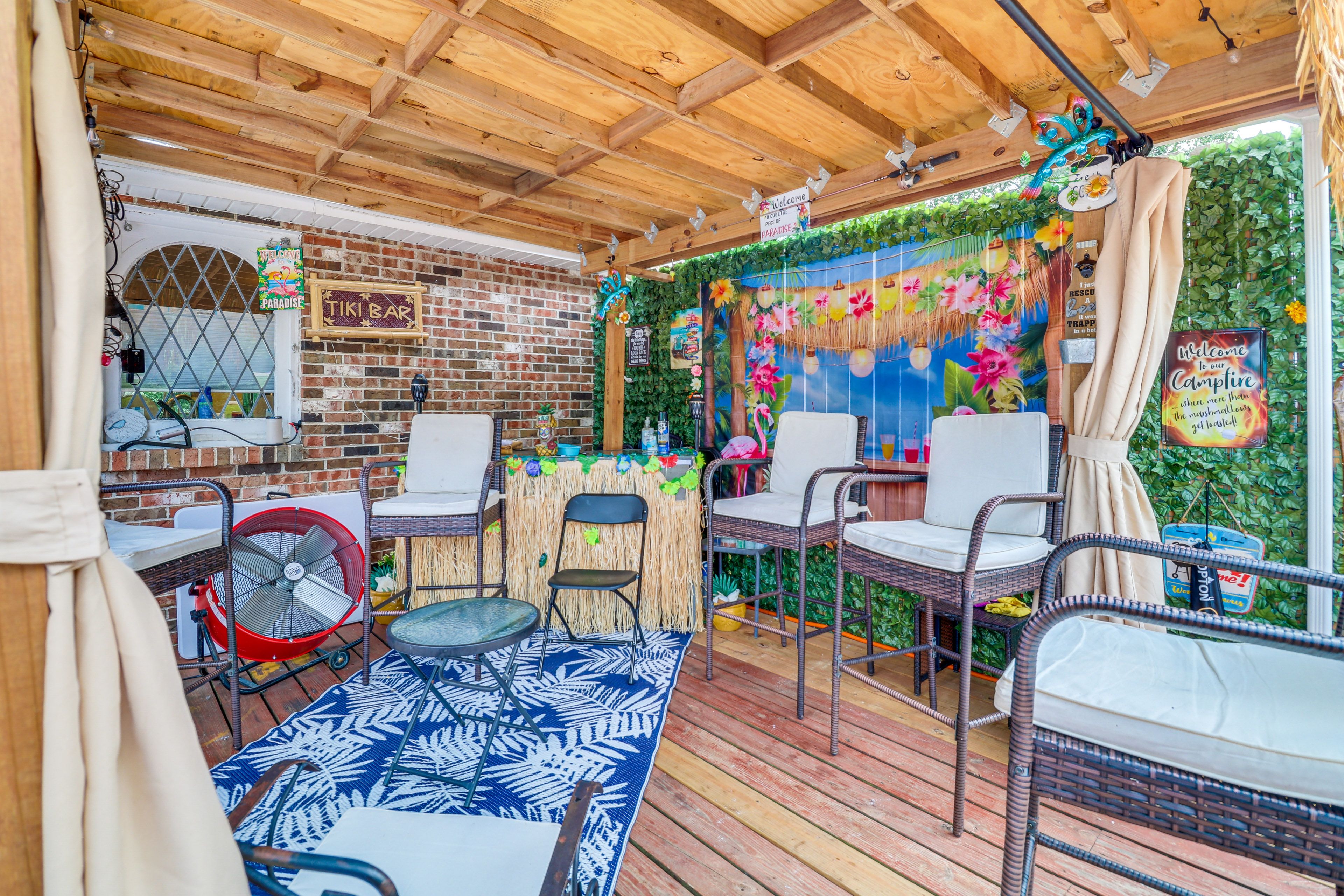 Deck | Bar