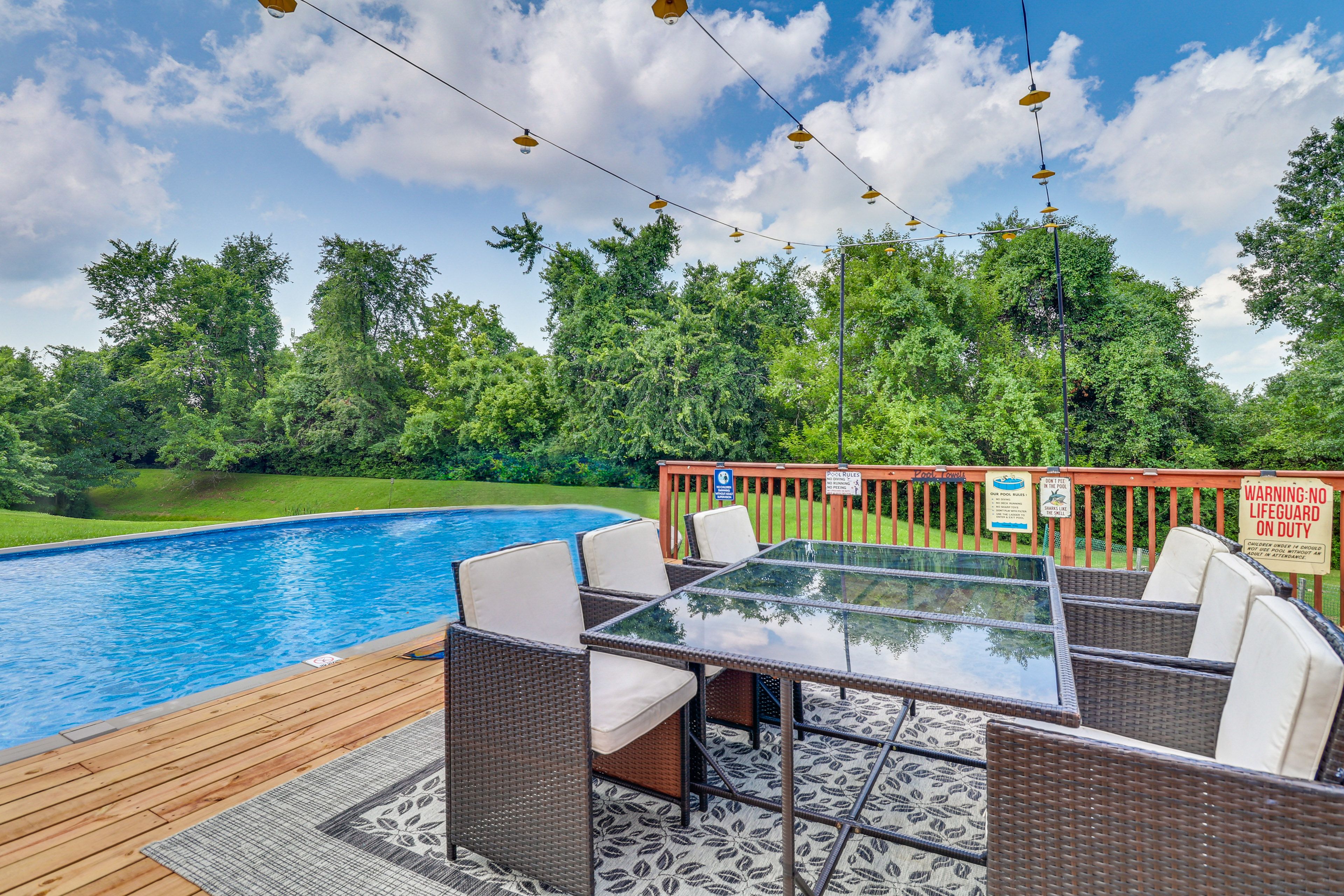 Seasonal Pool (End of May-Labor Day)