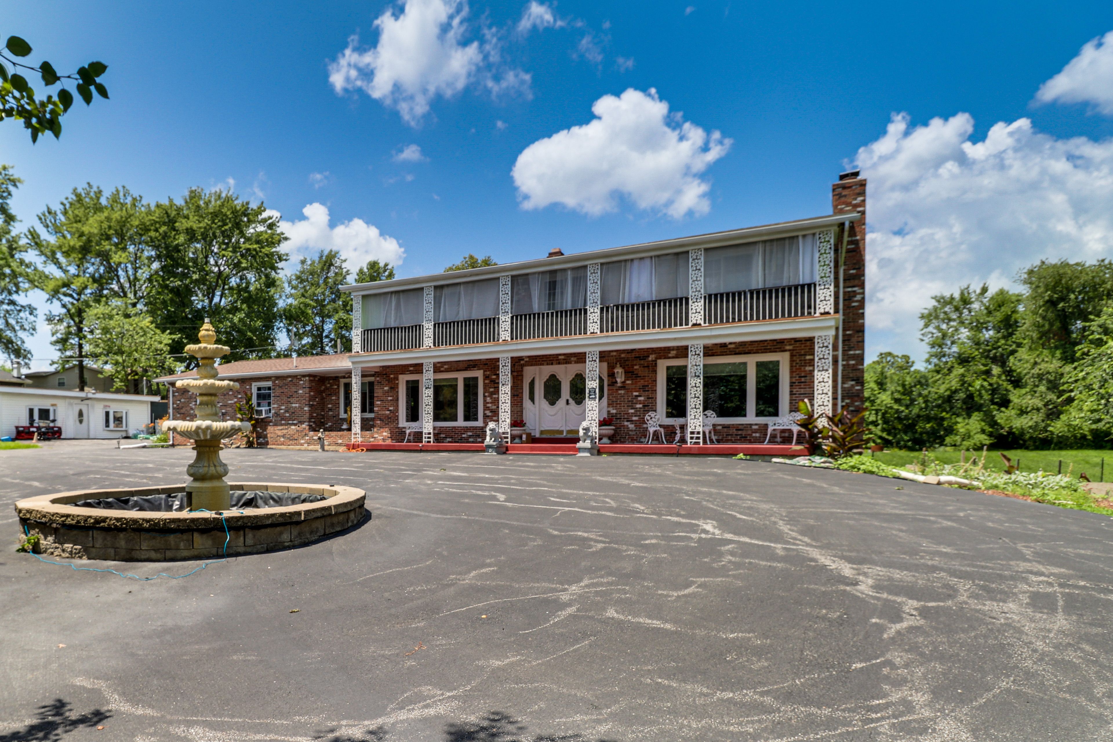 Parking | Driveway (20 Vehicles)