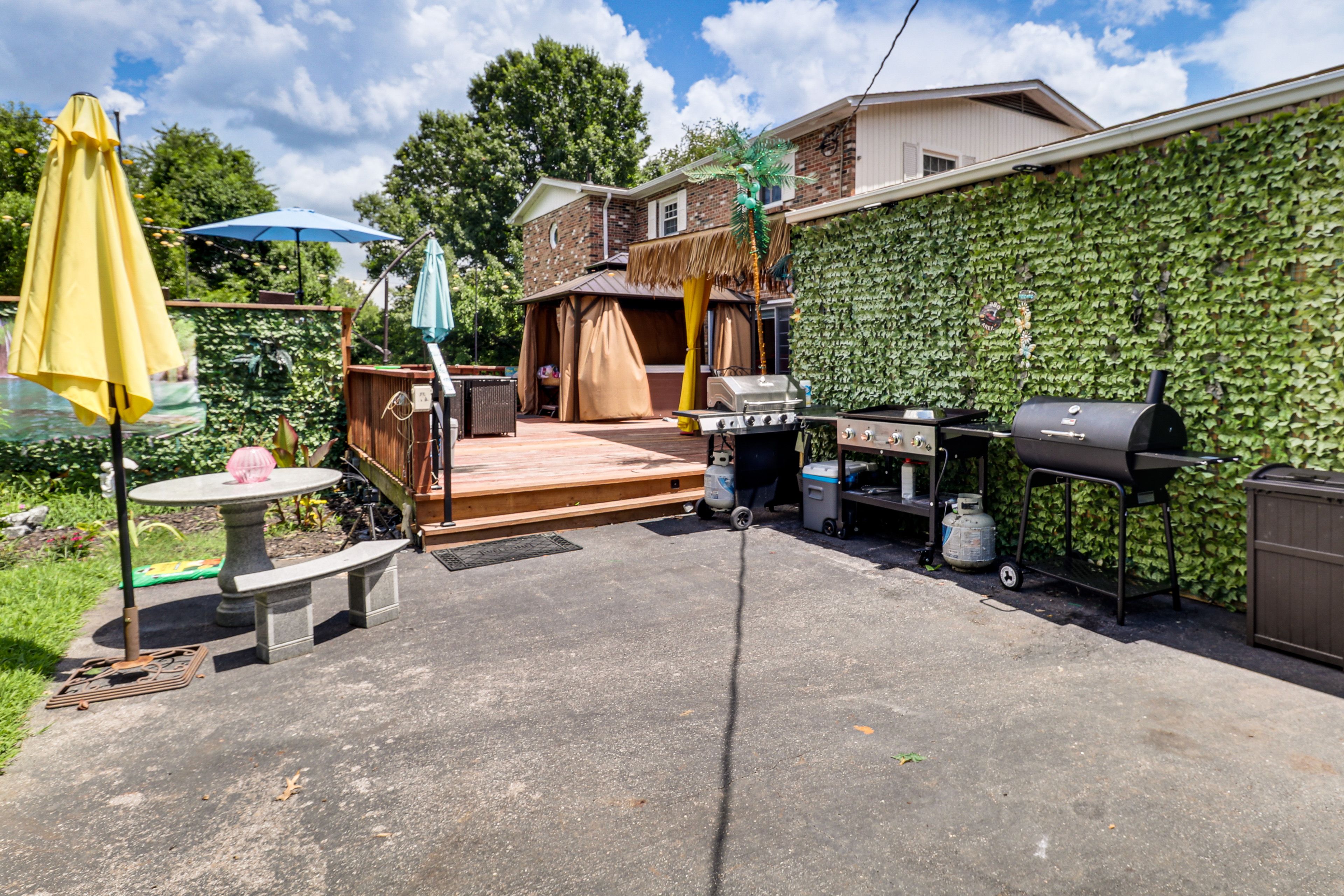 Patio | Charcoal & 2 Gas Grills