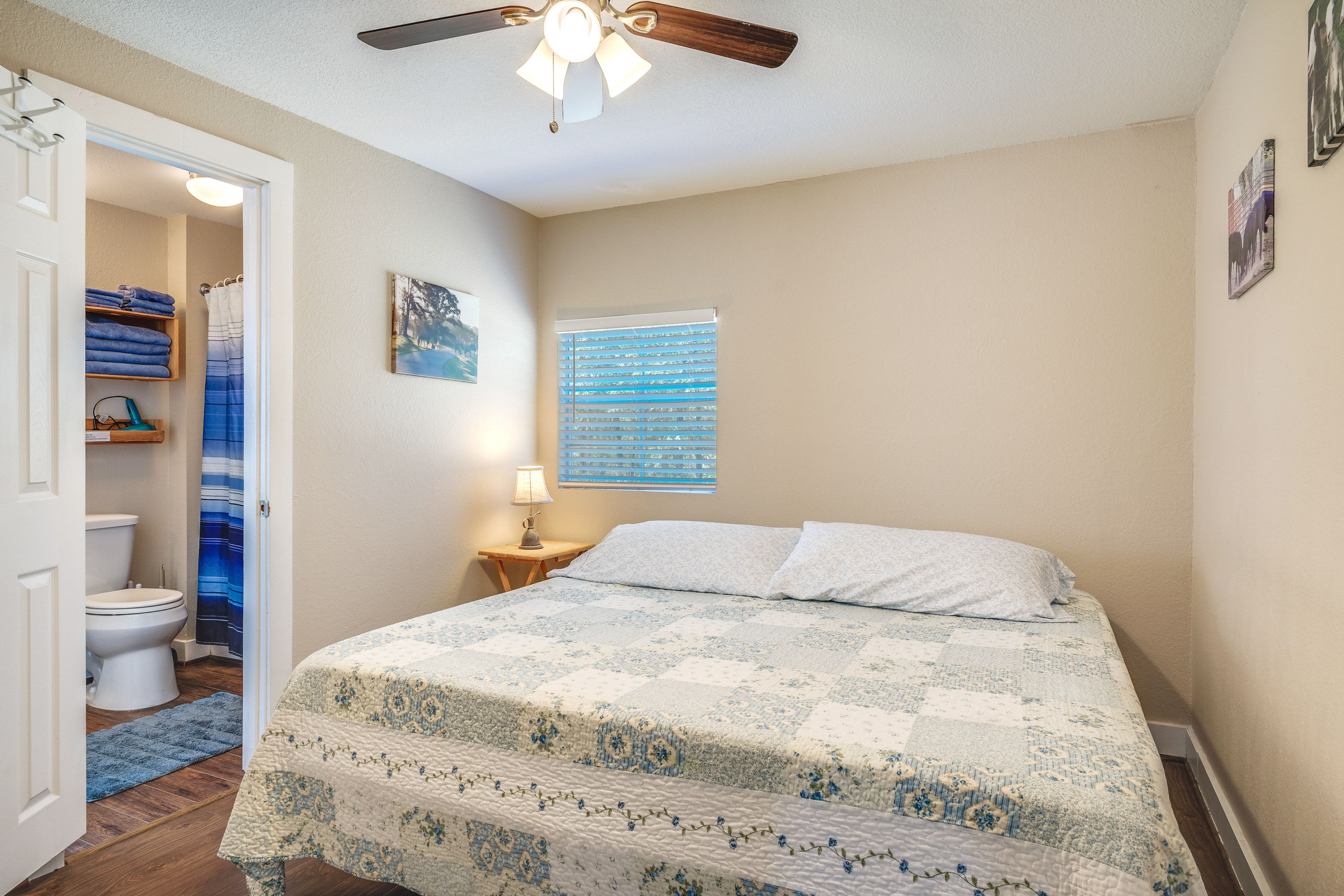 Bedroom | King Bed | Linens/Towels Provided