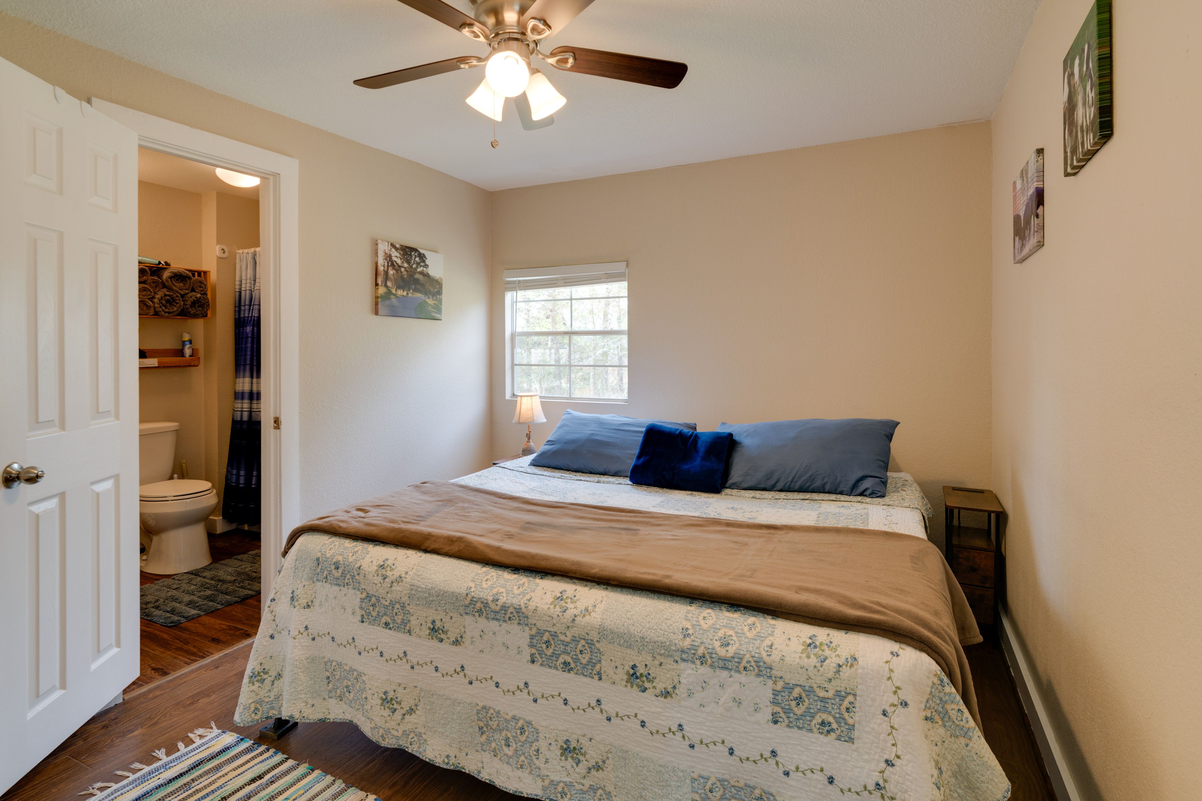 Bedroom | King Bed | Linens/Towels Provided