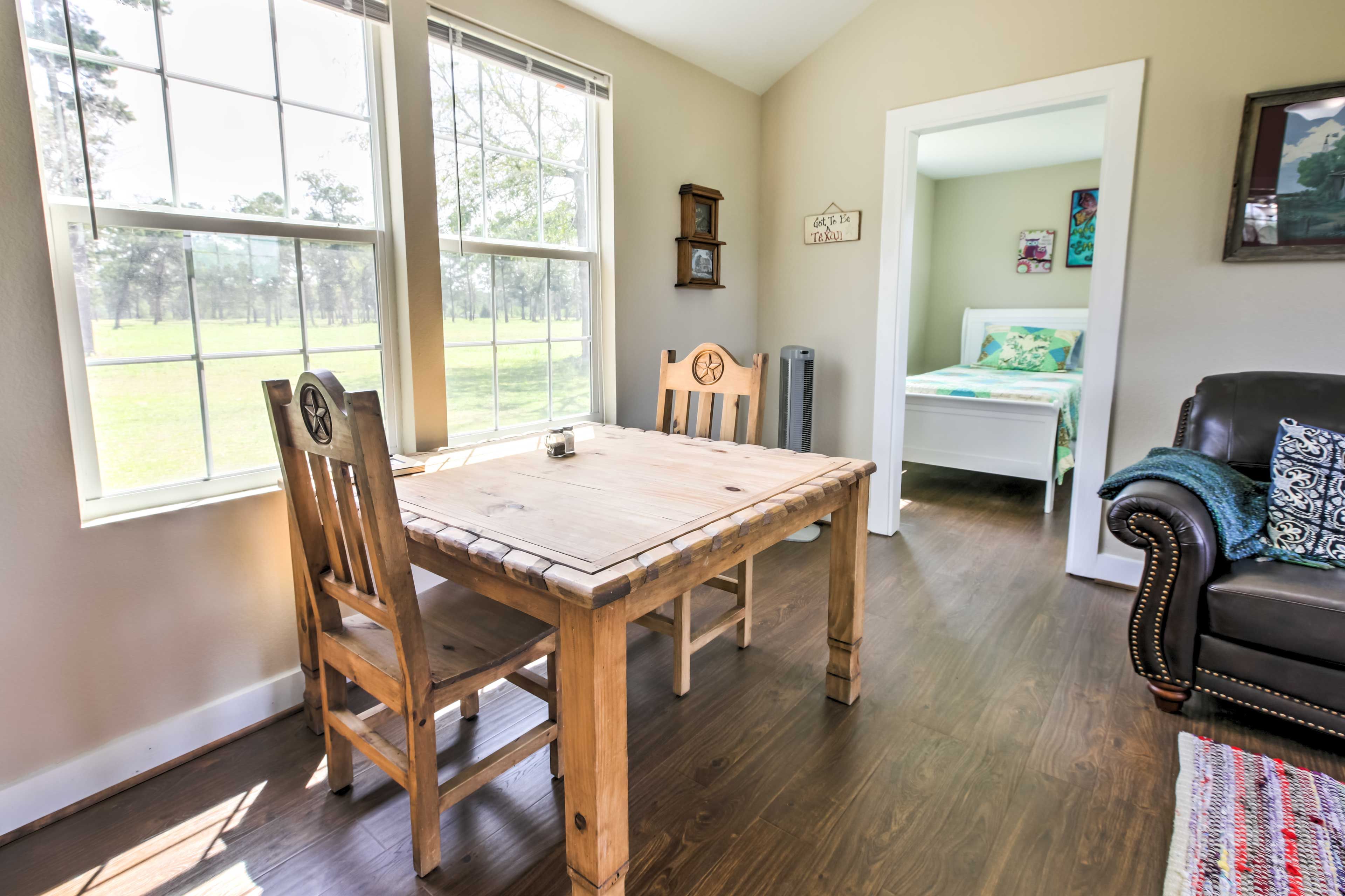 Dining Table | Dishware & Flatware