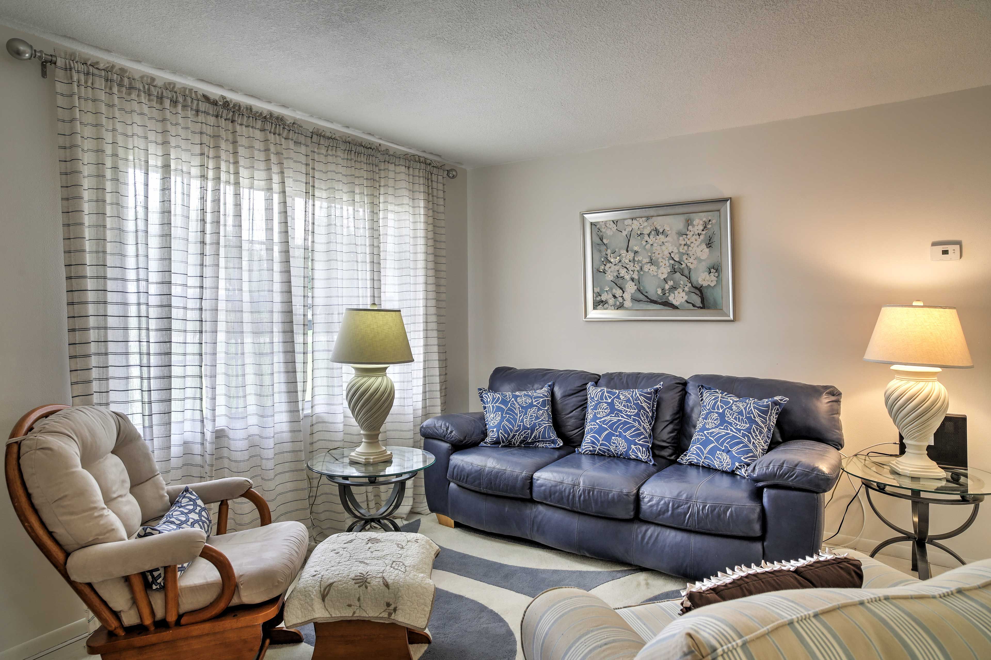 Front Living Room | Free WiFi | Central A/C