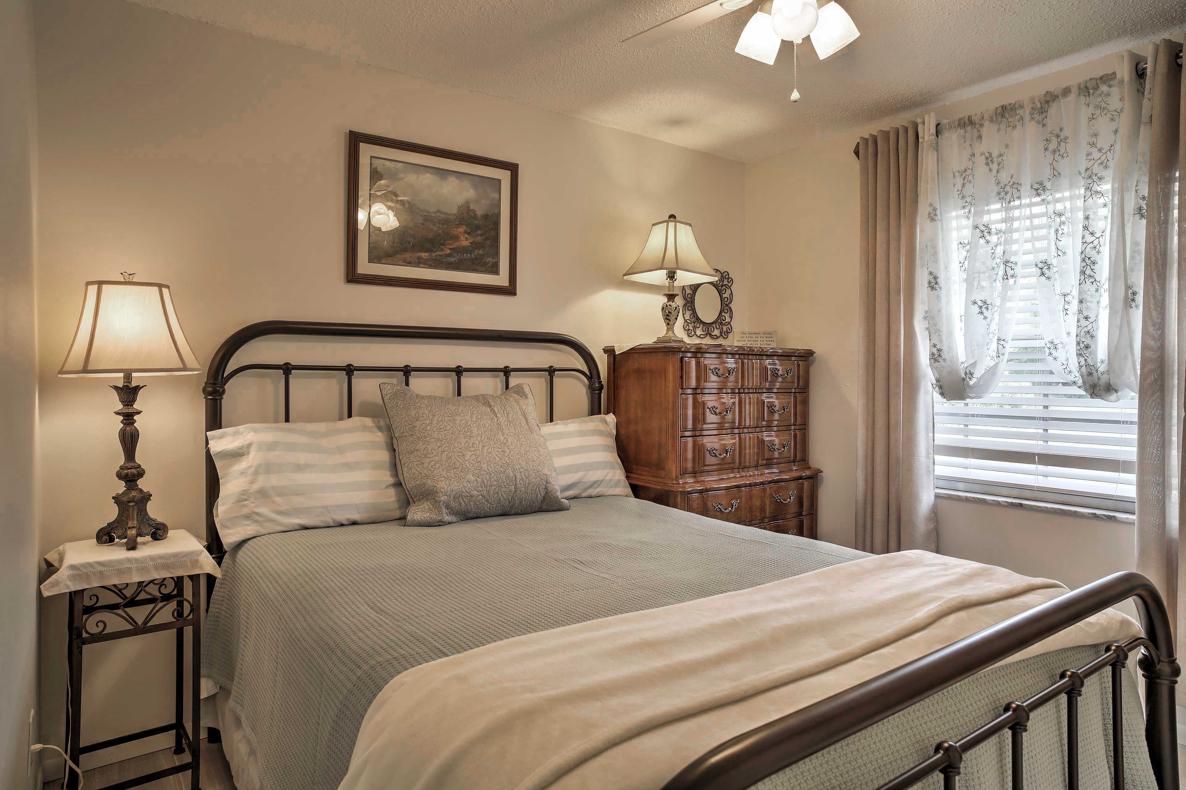 Bedroom 4 | Queen Bed