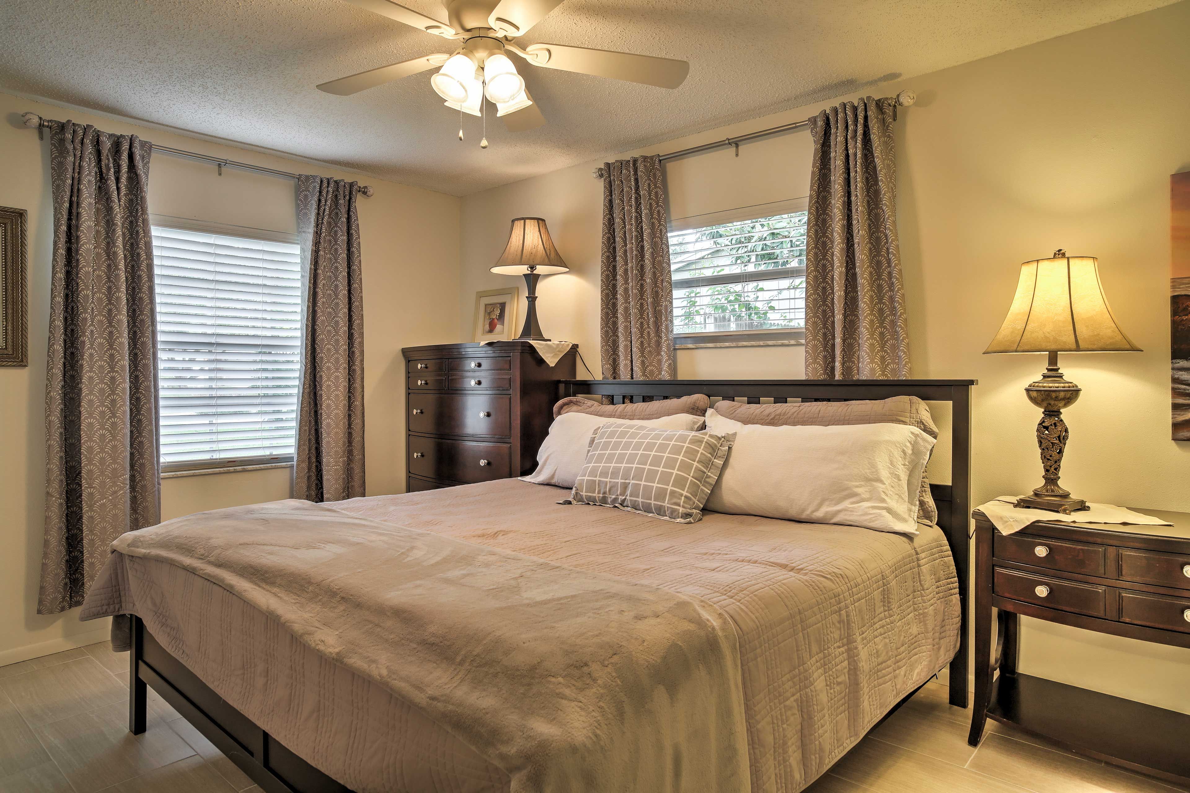 Bedroom 2 | Queen Bed