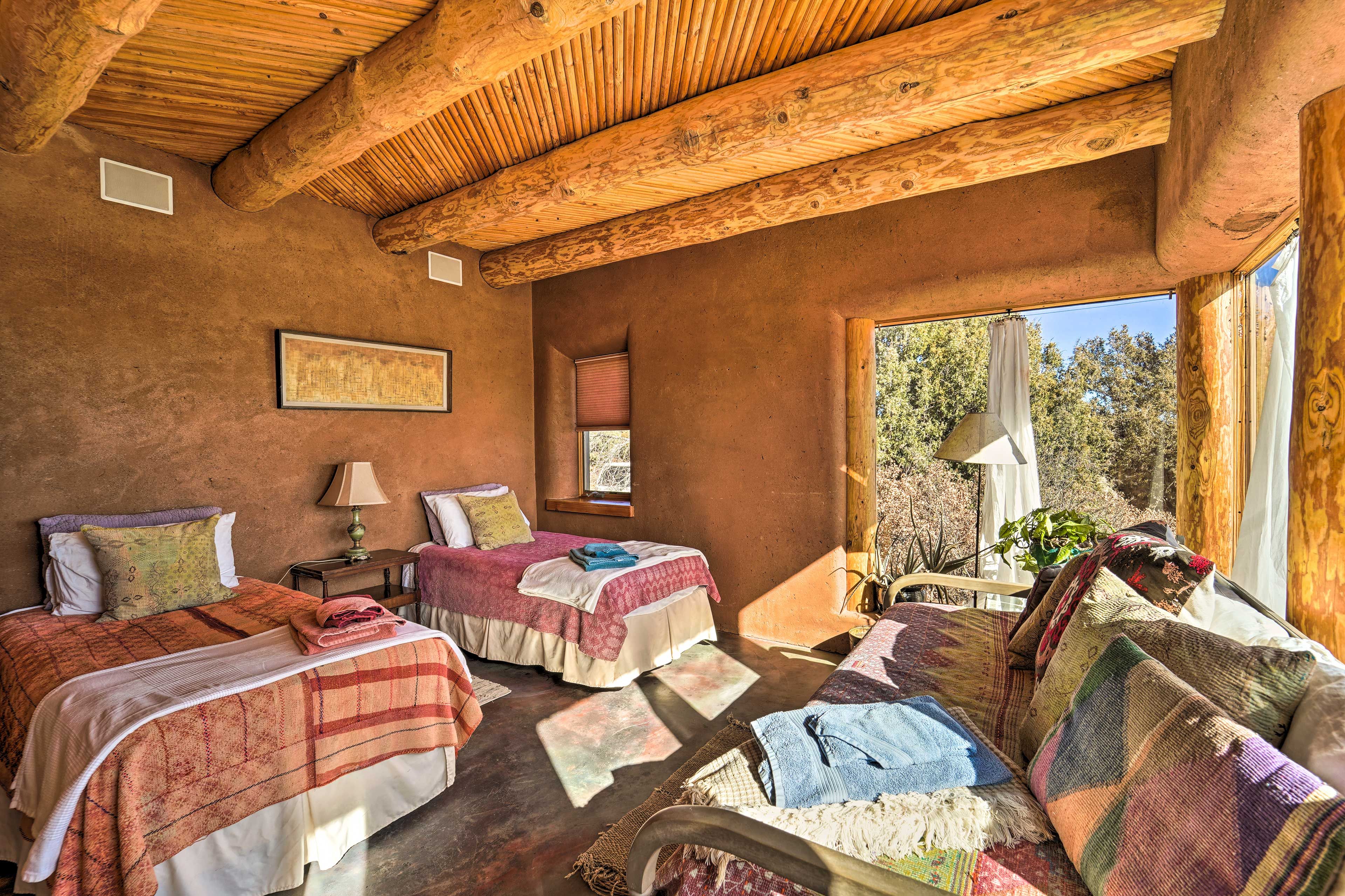 Bedroom 1 | 2 Twin Beds | Twin Daybed