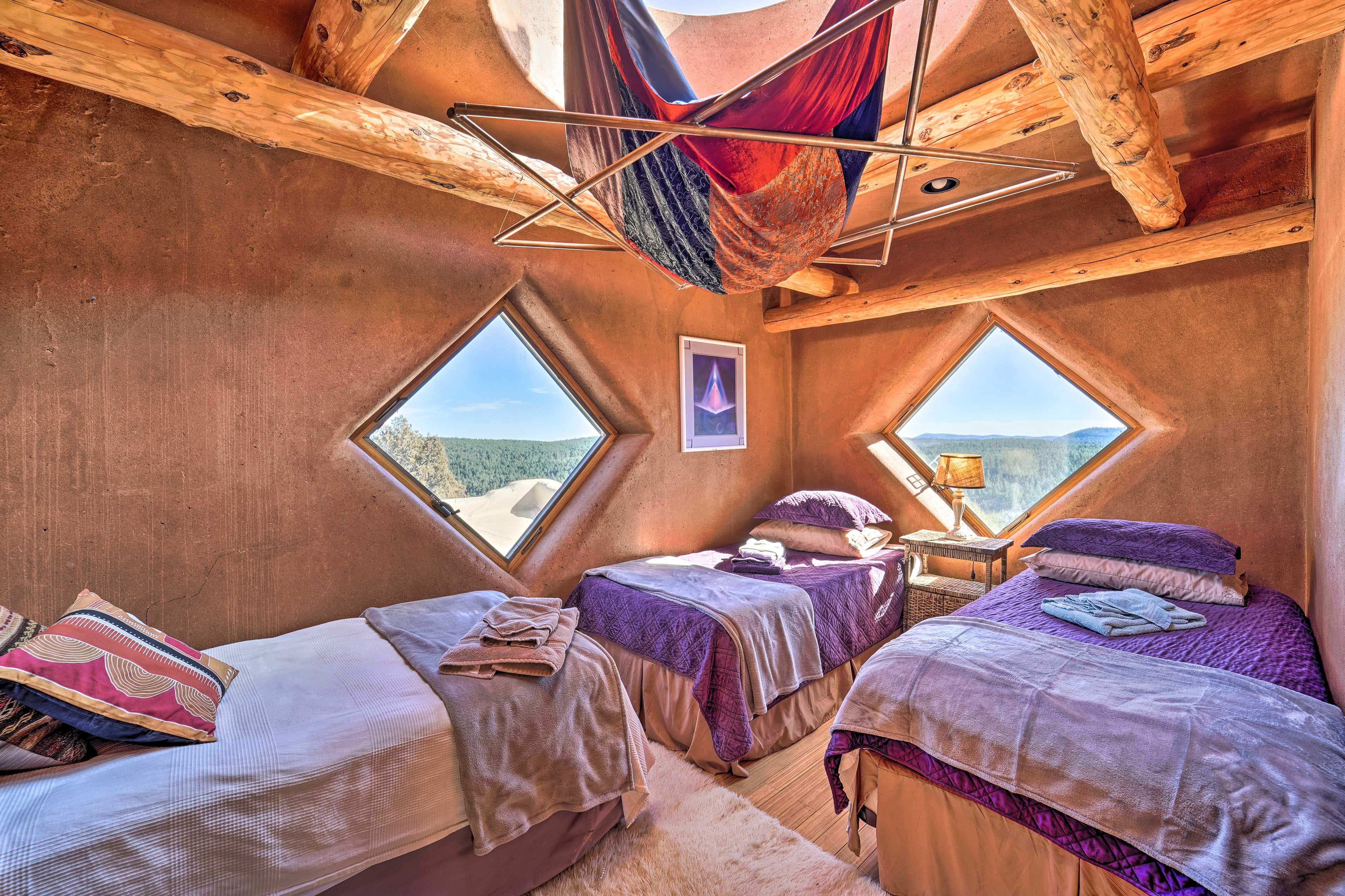 Bedroom 2 | 3 Twin Beds