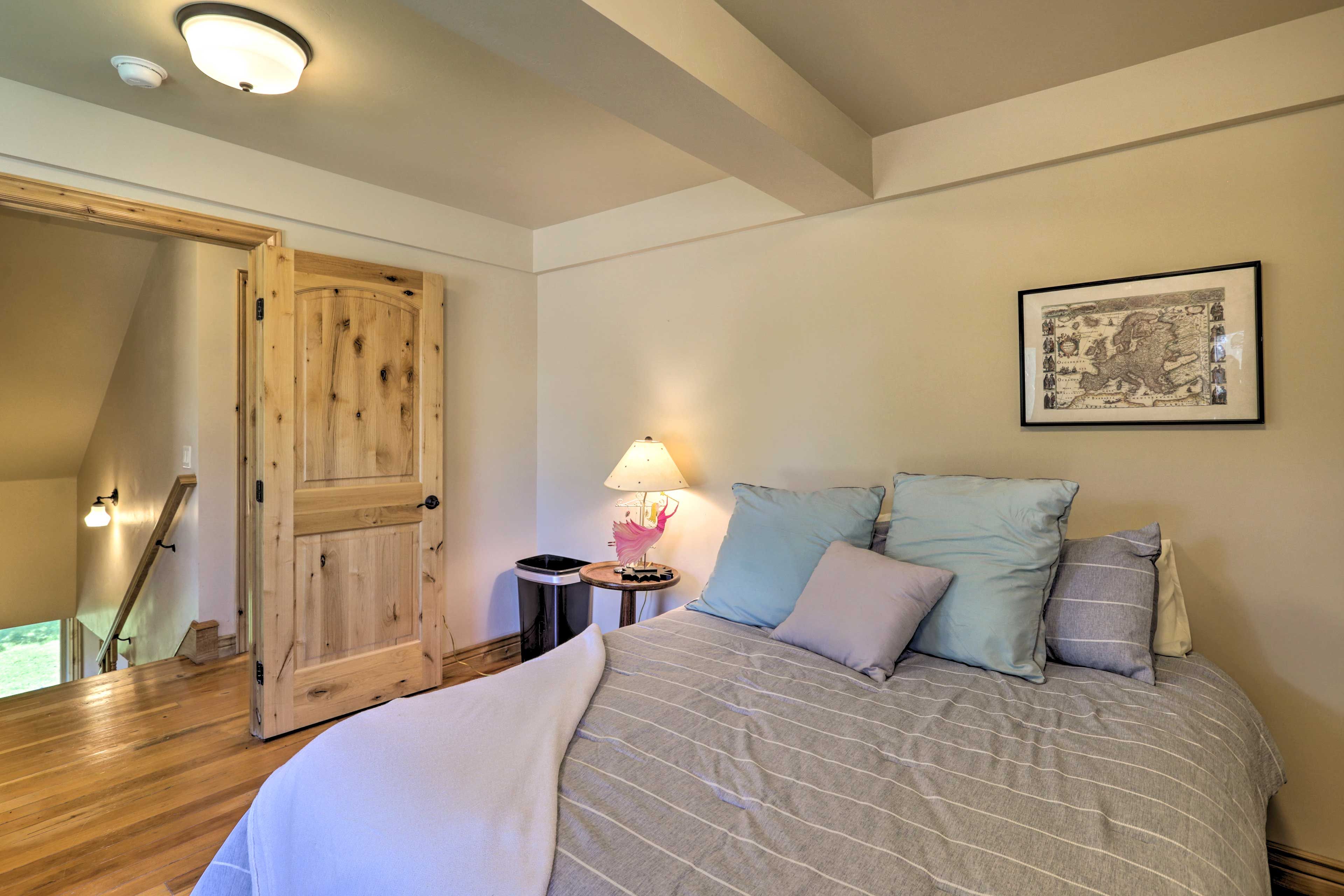 Bedroom 4 | Queen Bed | Flat-Screen TV